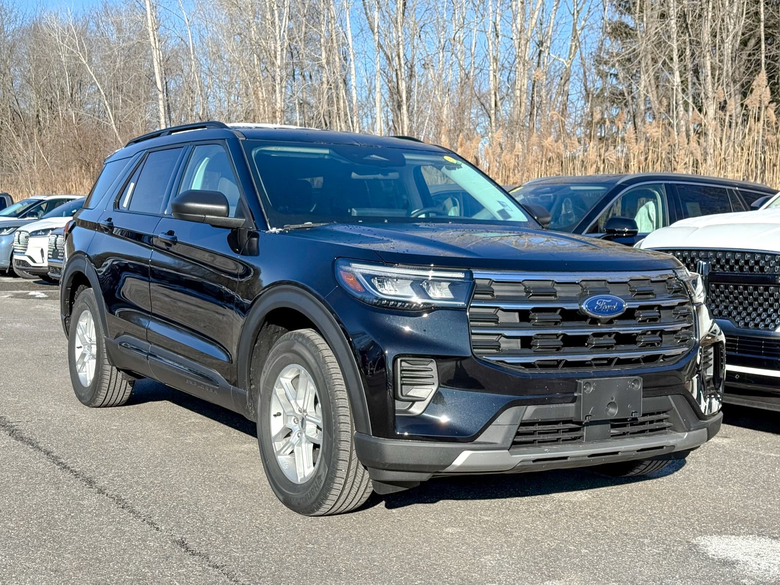 Photo view of 2026 Ford Explorer in Black