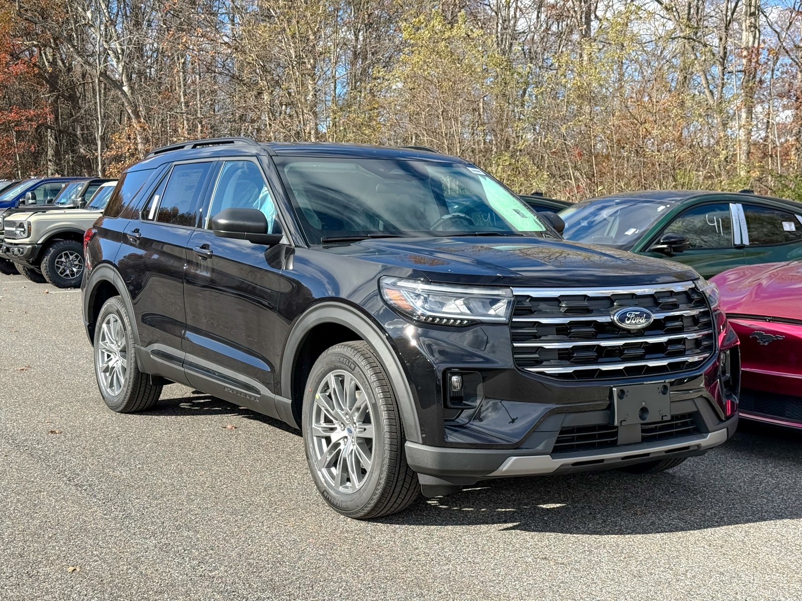 Photo view of 2026 Ford Explorer in Black