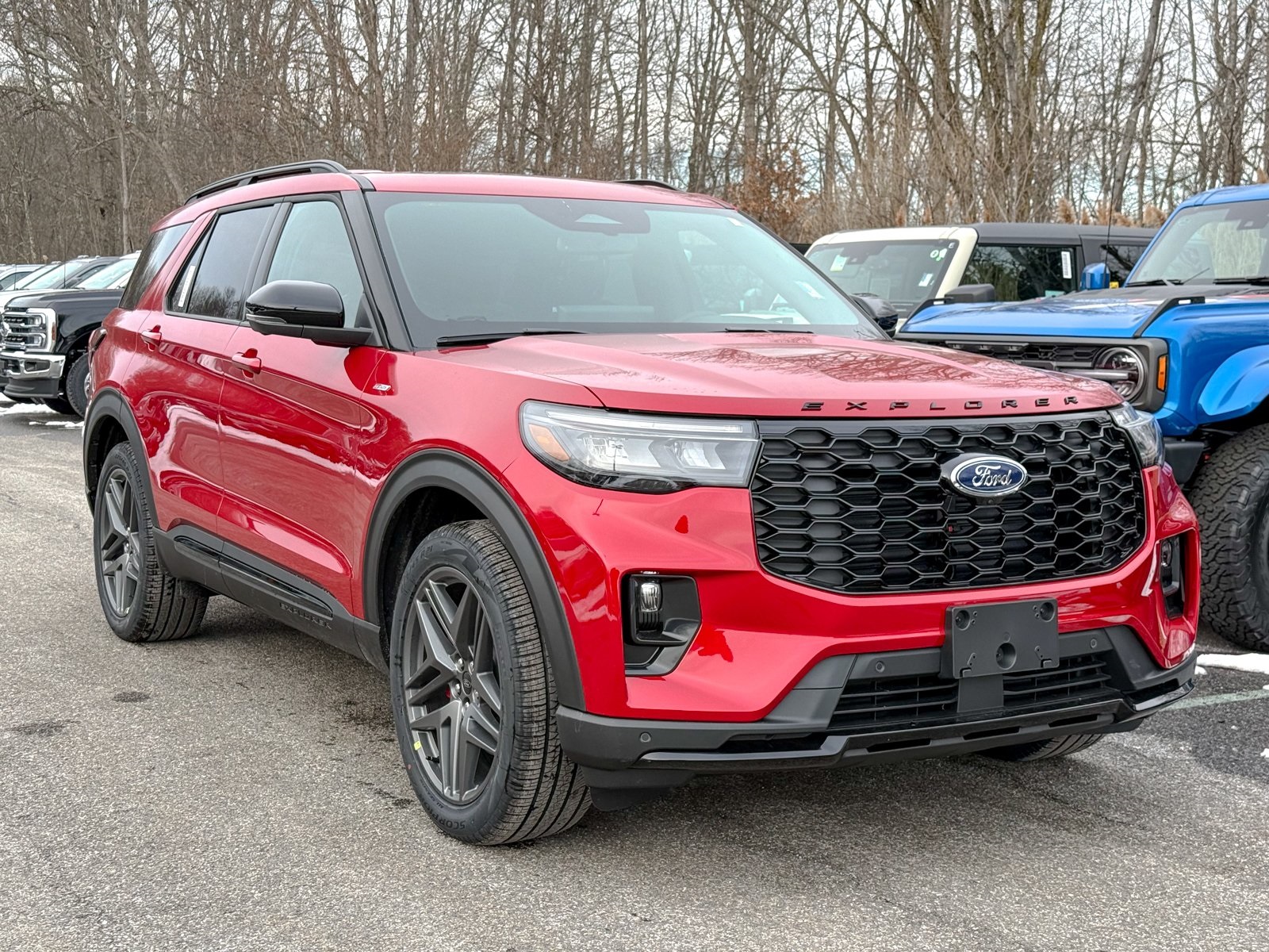 Photo view of 2026 Ford Explorer in Red