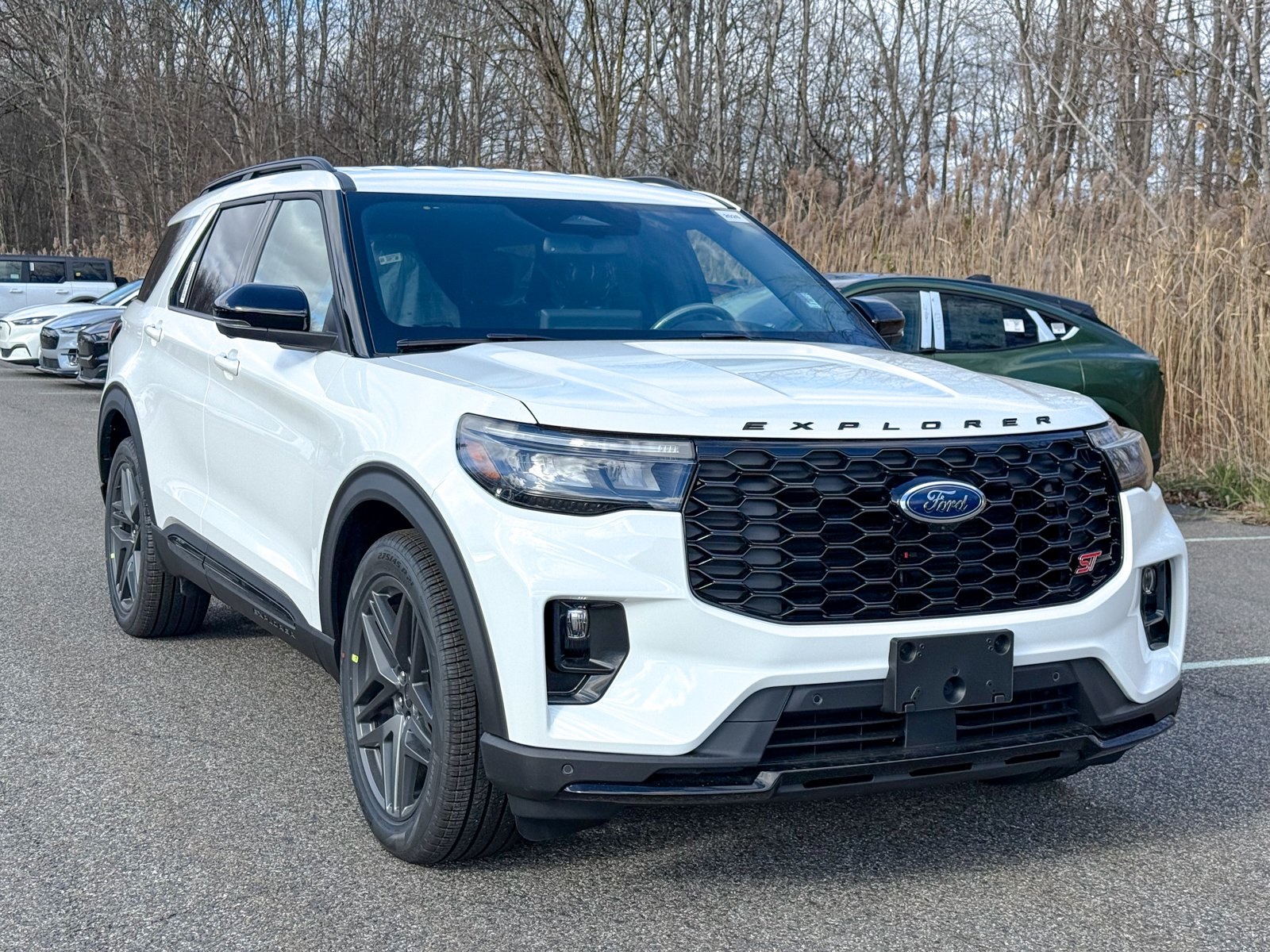 Photo view of 2026 Ford Explorer in White