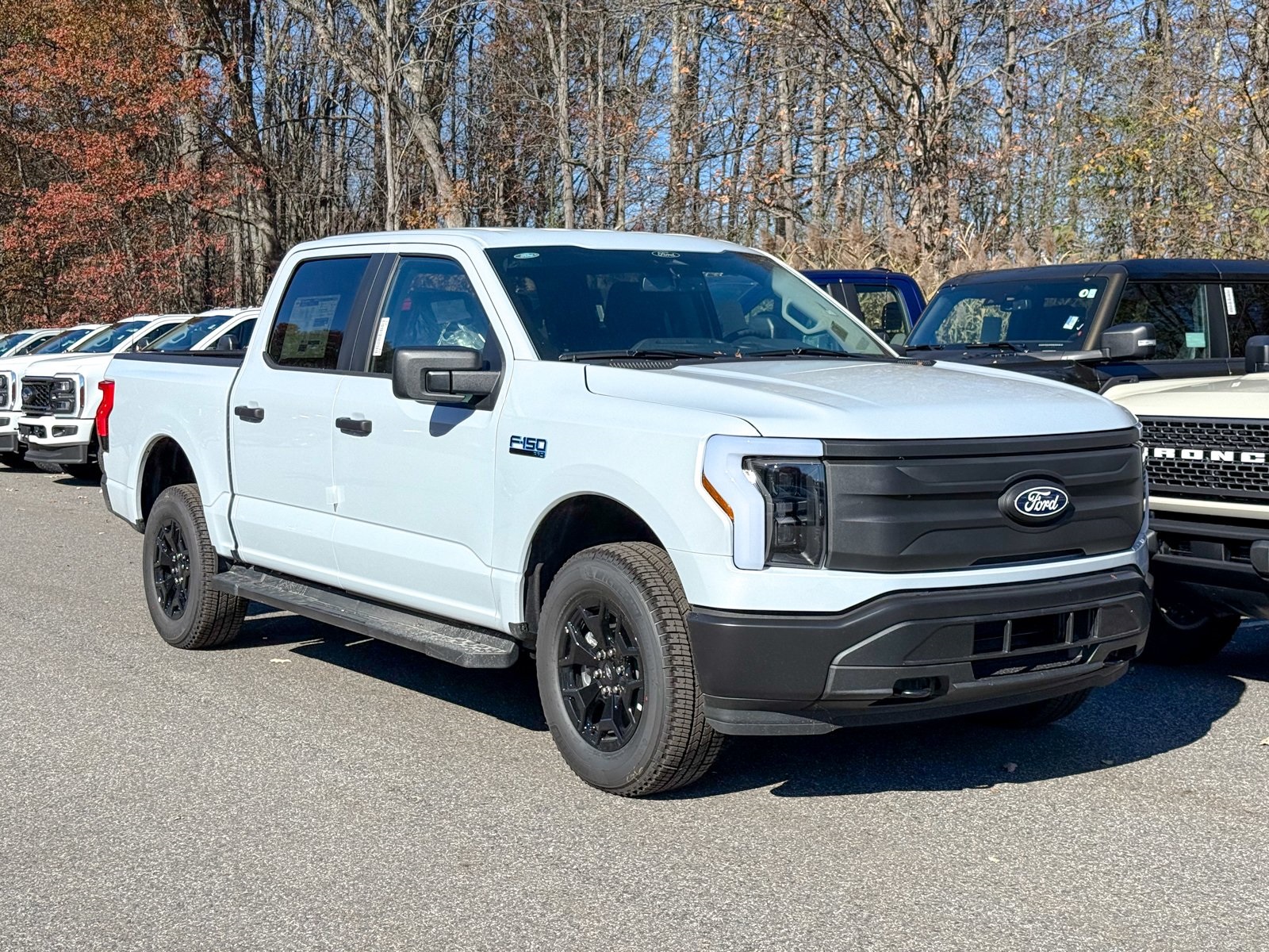 Photo view of 2025 Ford F-150 Lightning in White