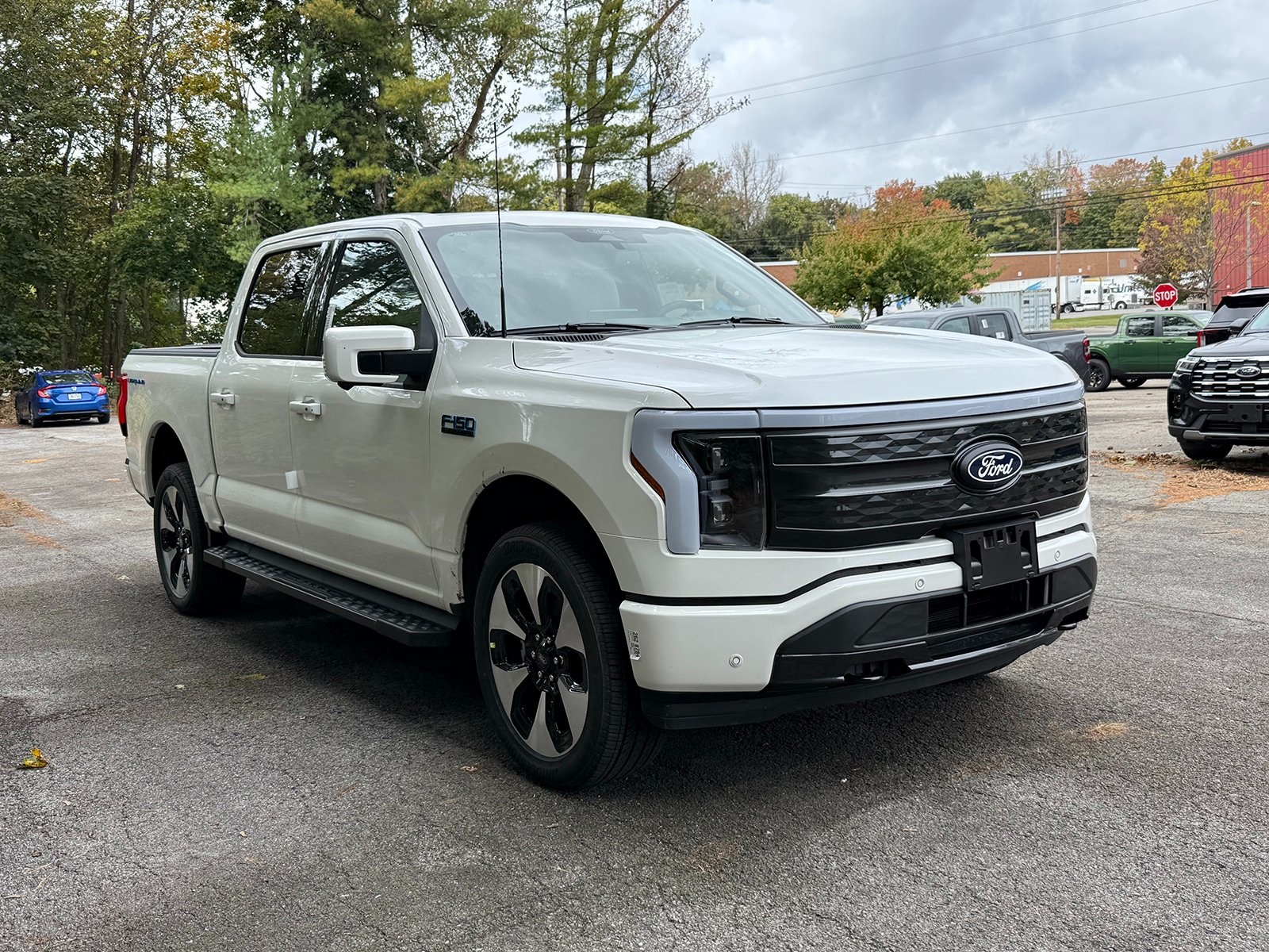 Photo view of 2025 Ford F-150 Lightning in White