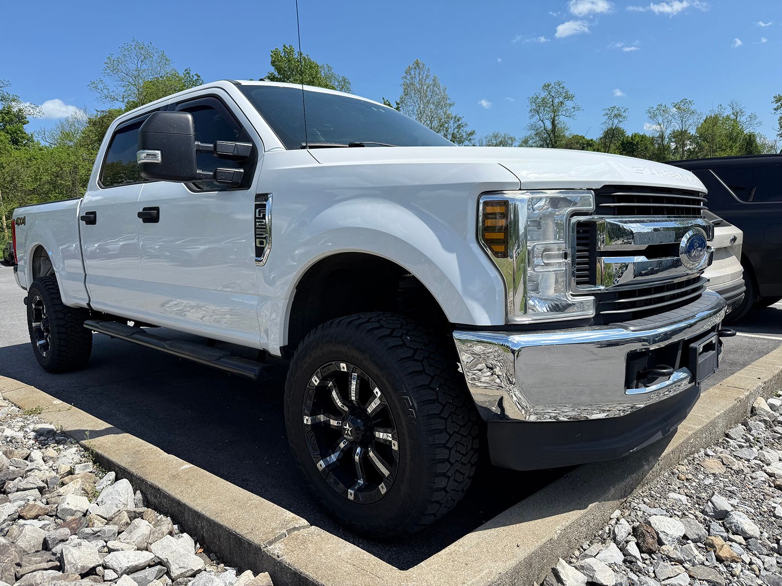 Photo view of 2018 Ford Super Duty in White