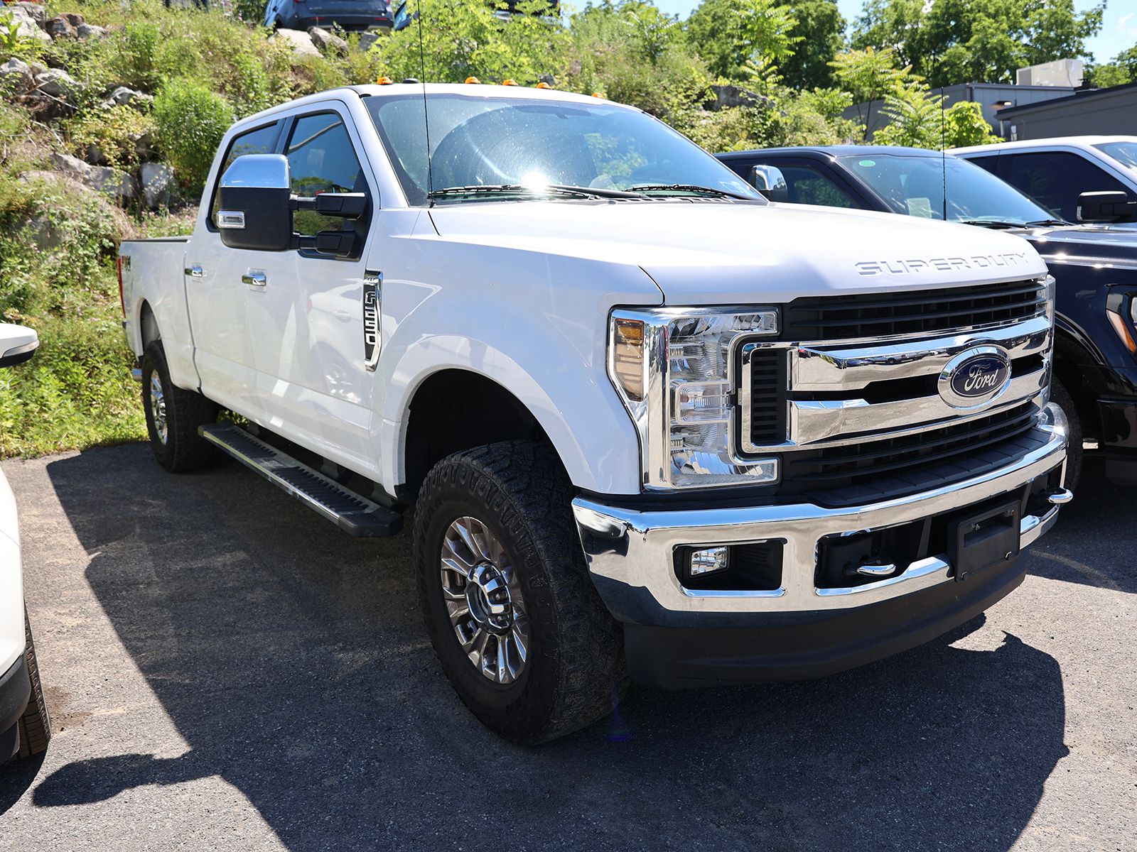 Photo view of 2019 Ford Super Duty in White