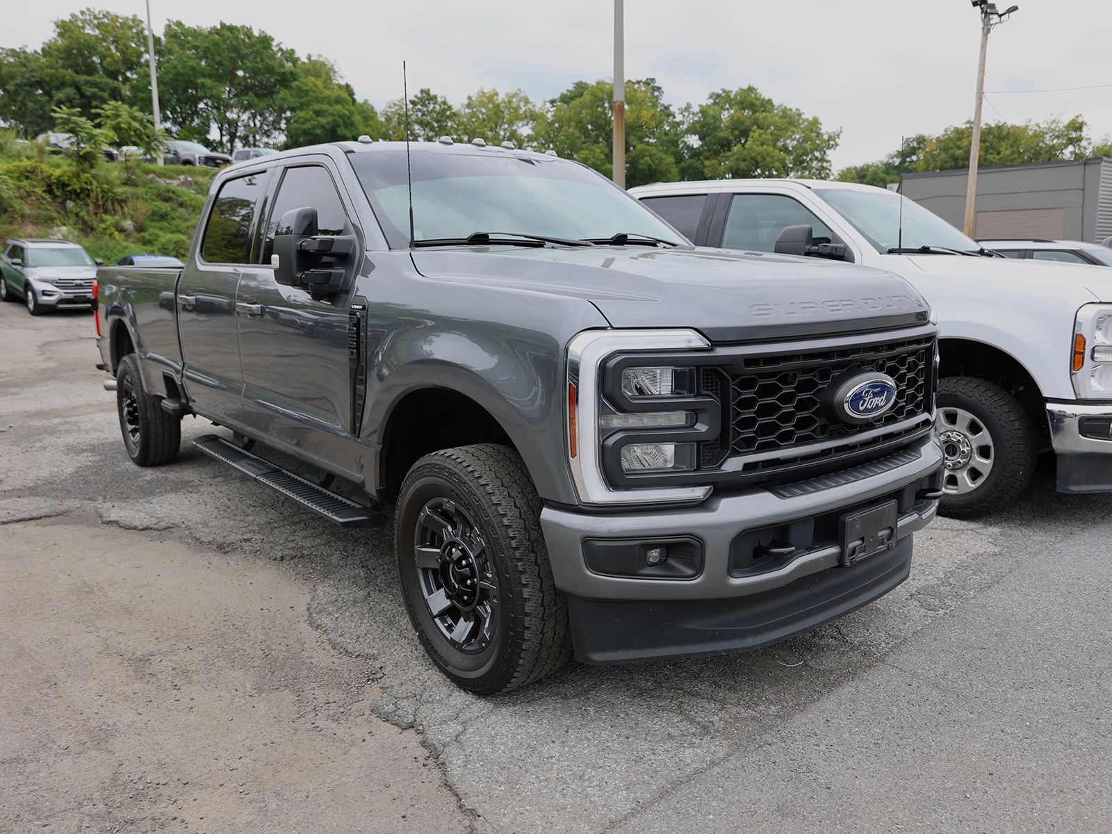 Photo view of 2024 Ford Super Duty in Gray