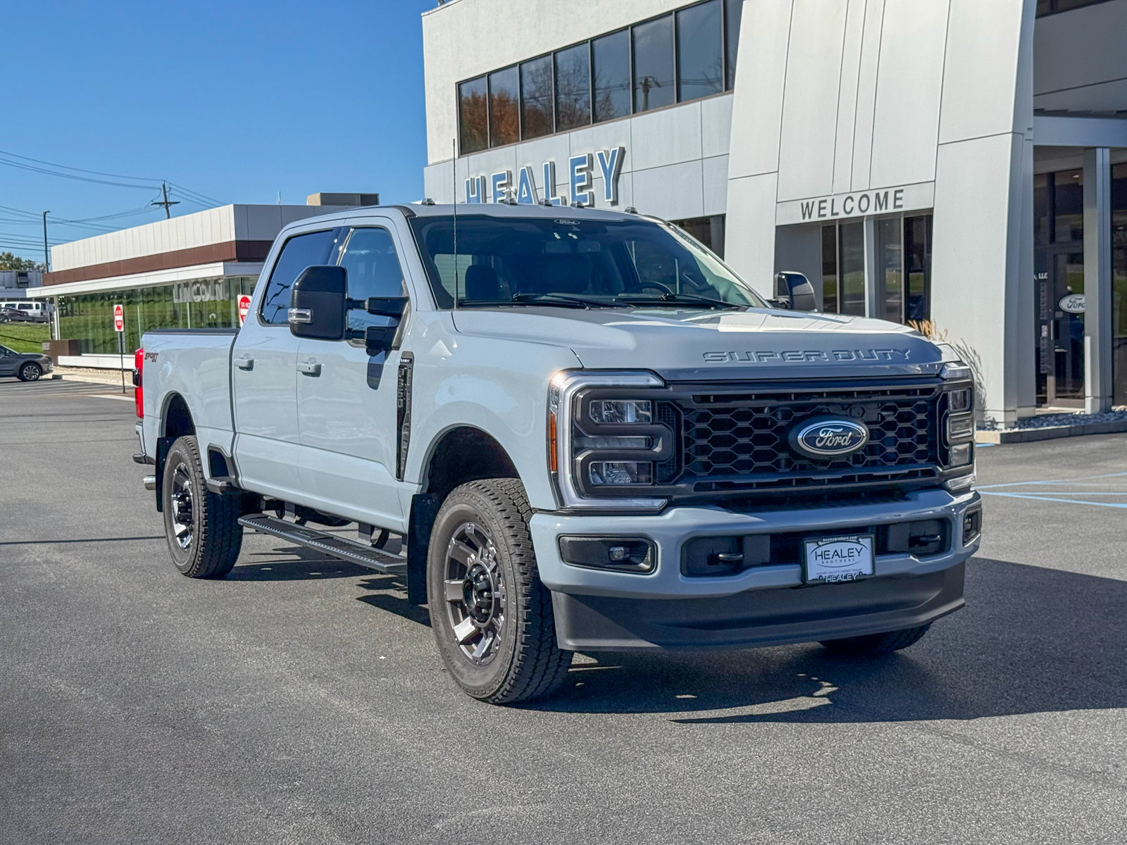 Photo view of 2024 Ford Super Duty in Gray