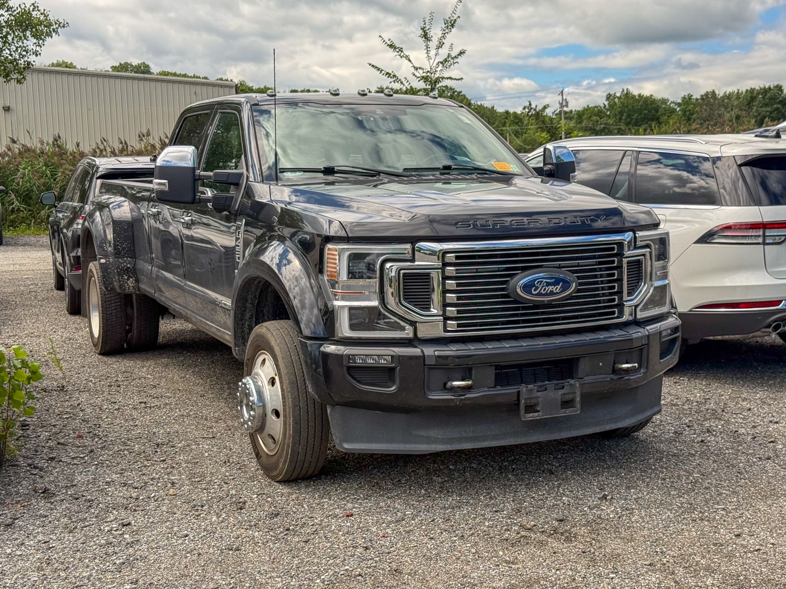 Photo view of 2022 Ford Super Duty F-450 DRW in Black