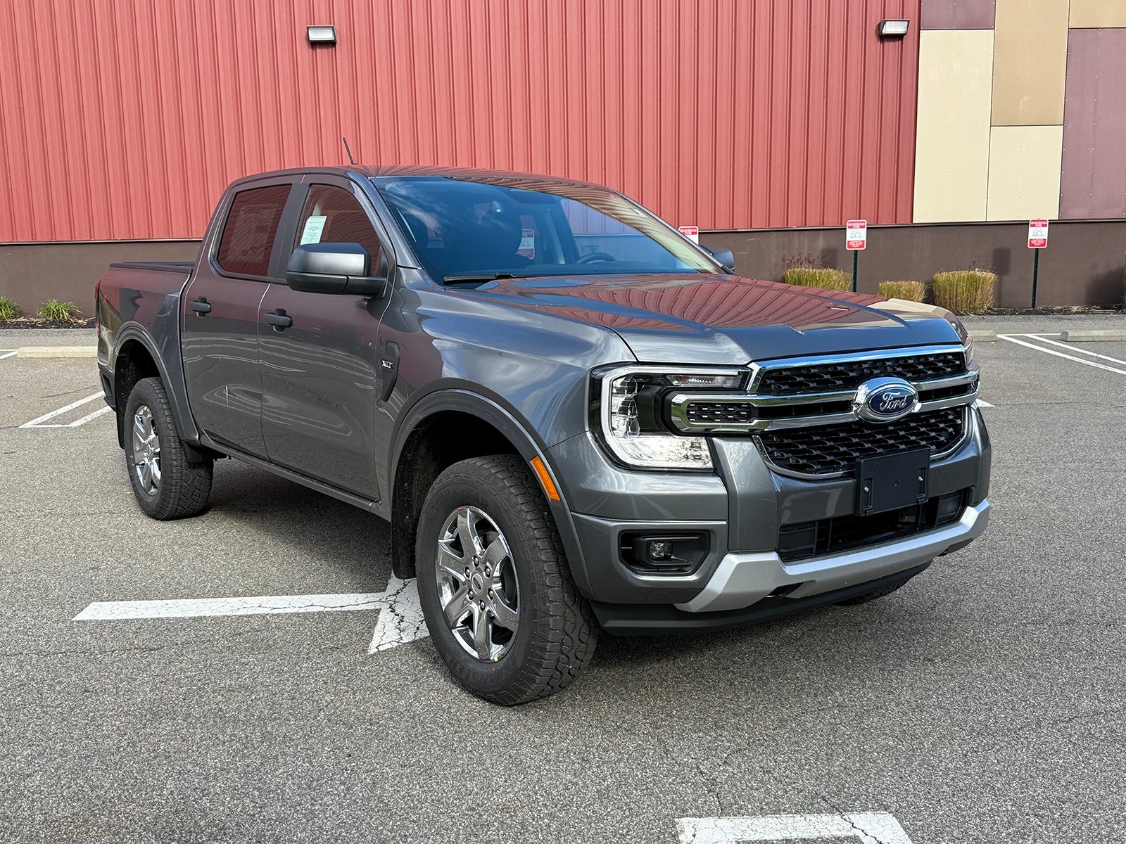 Photo view of 2025 Ford Ranger in Gray