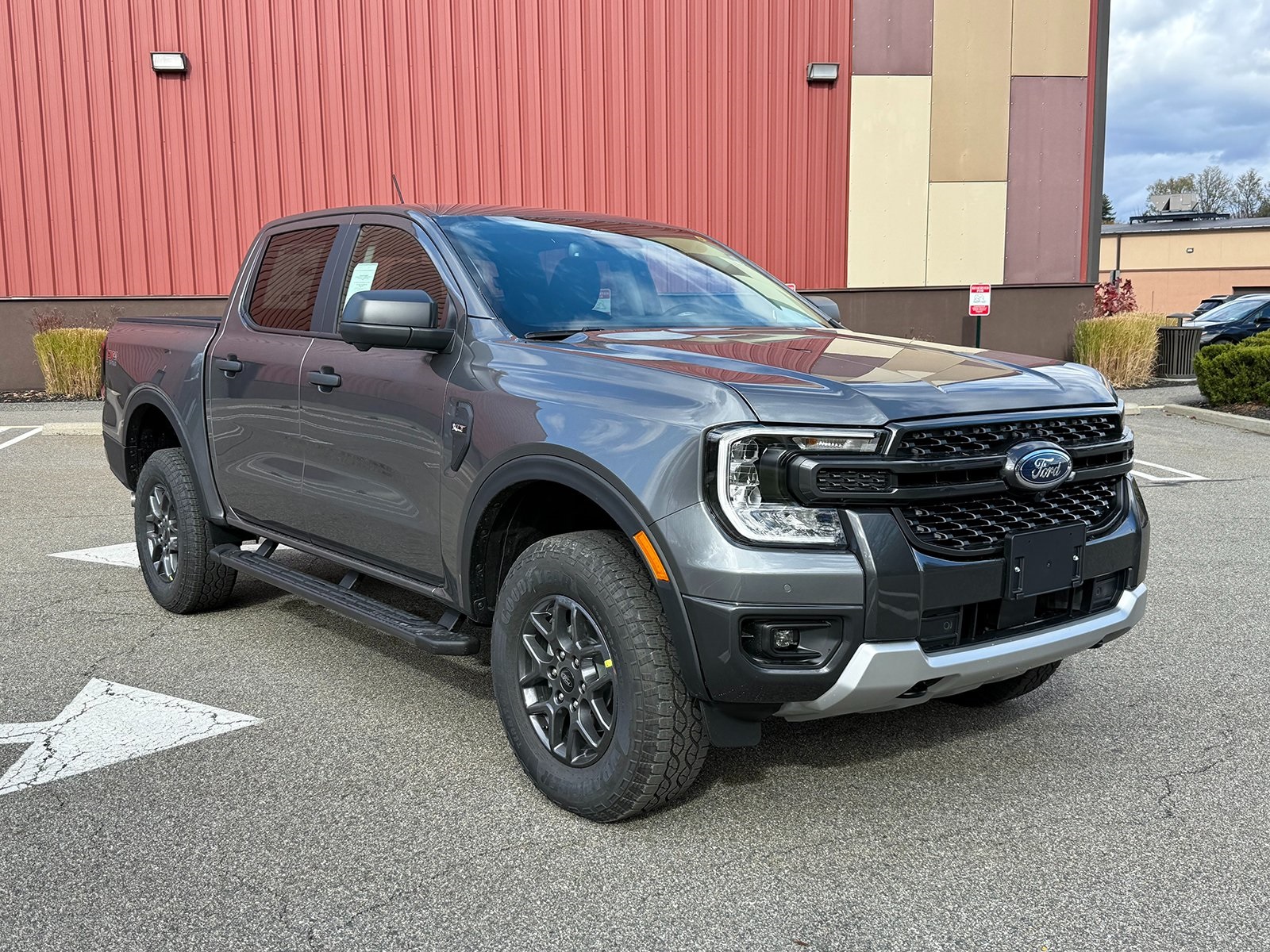 Photo view of 2025 Ford Ranger in Gray