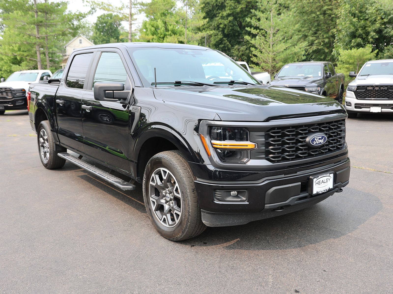 Photo view of 2024 Ford F-150 in Black