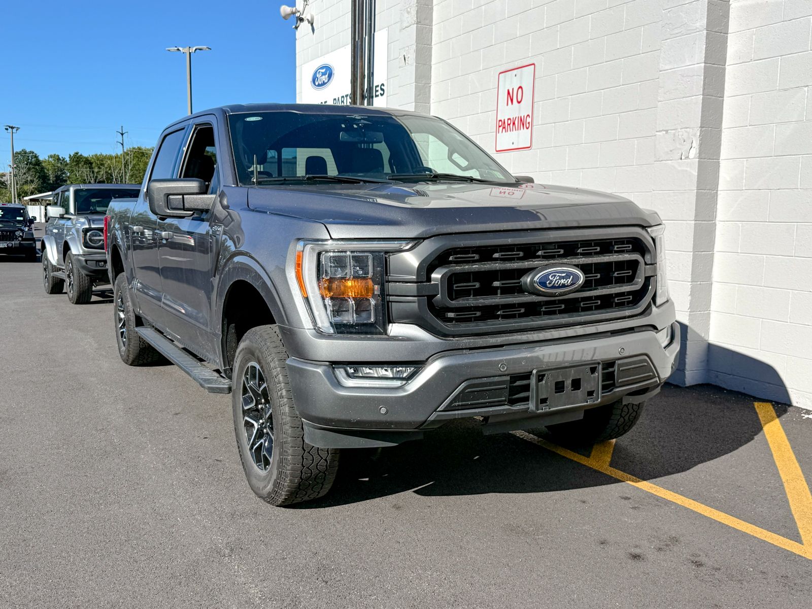 Photo view of 2023 Ford F-150 in Gray