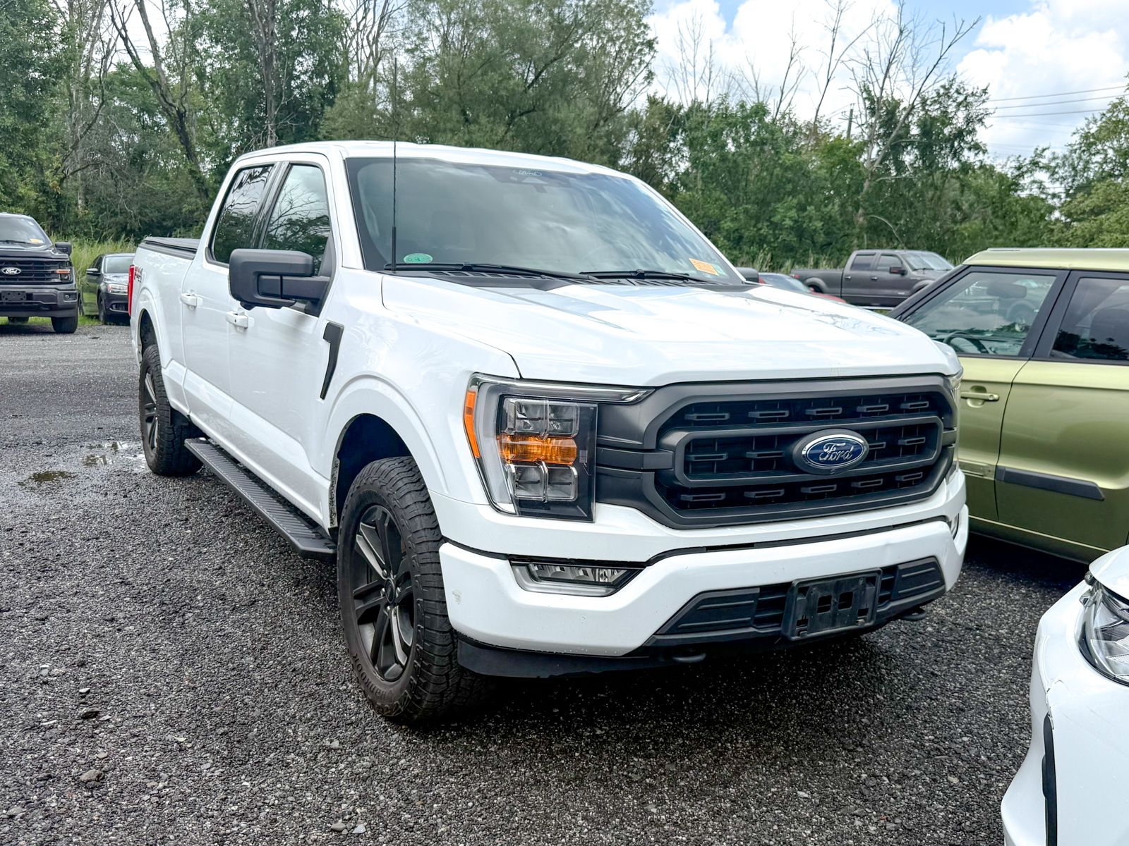 Photo view of 2022 Ford F-150 in White