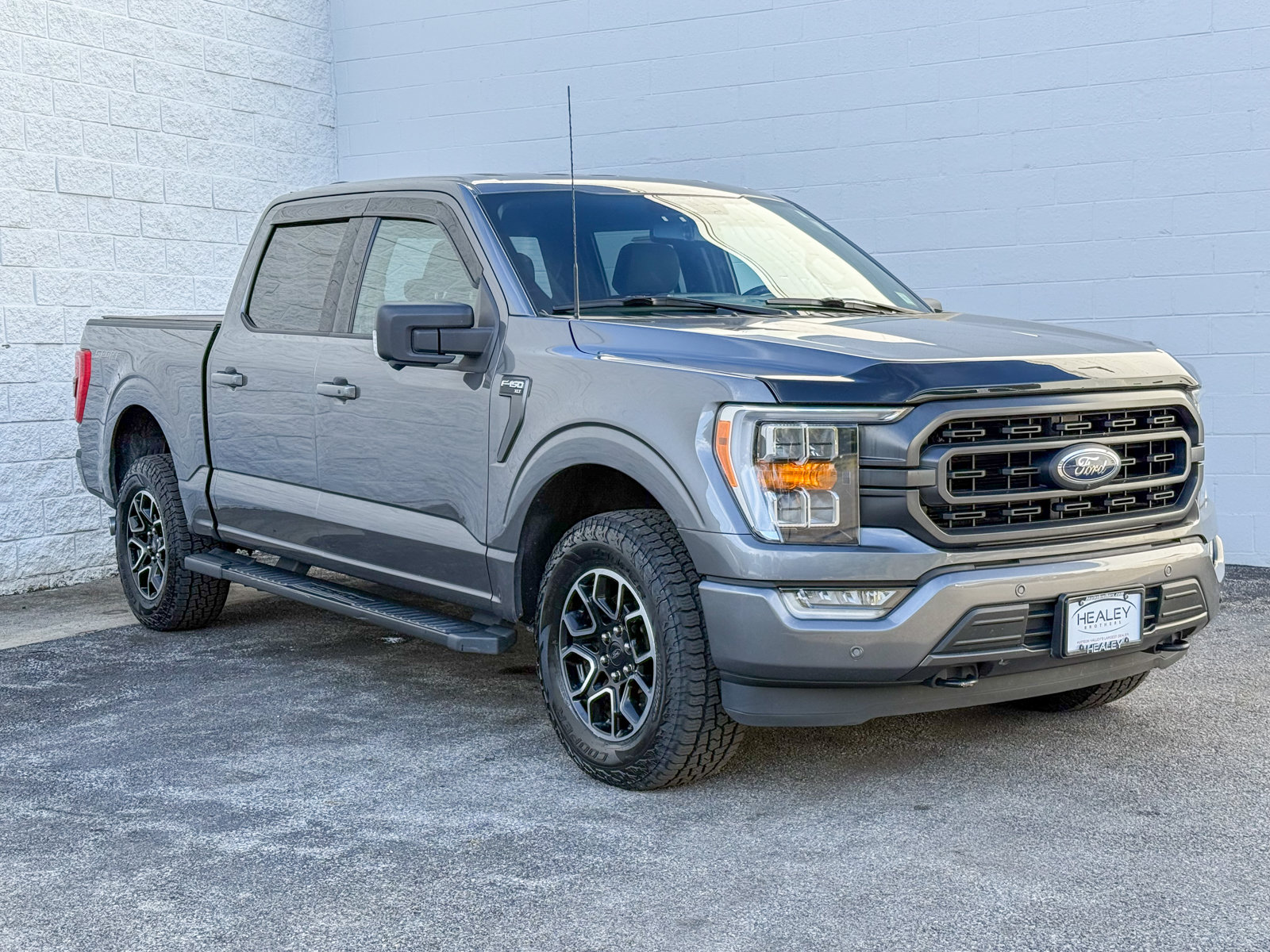Photo view of 2021 Ford F-150 in Gray