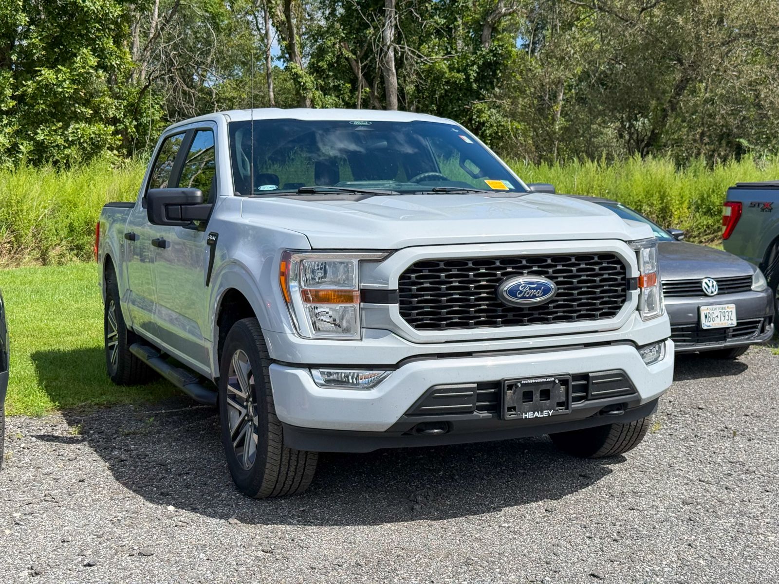 Photo view of 2022 Ford F-150 in White
