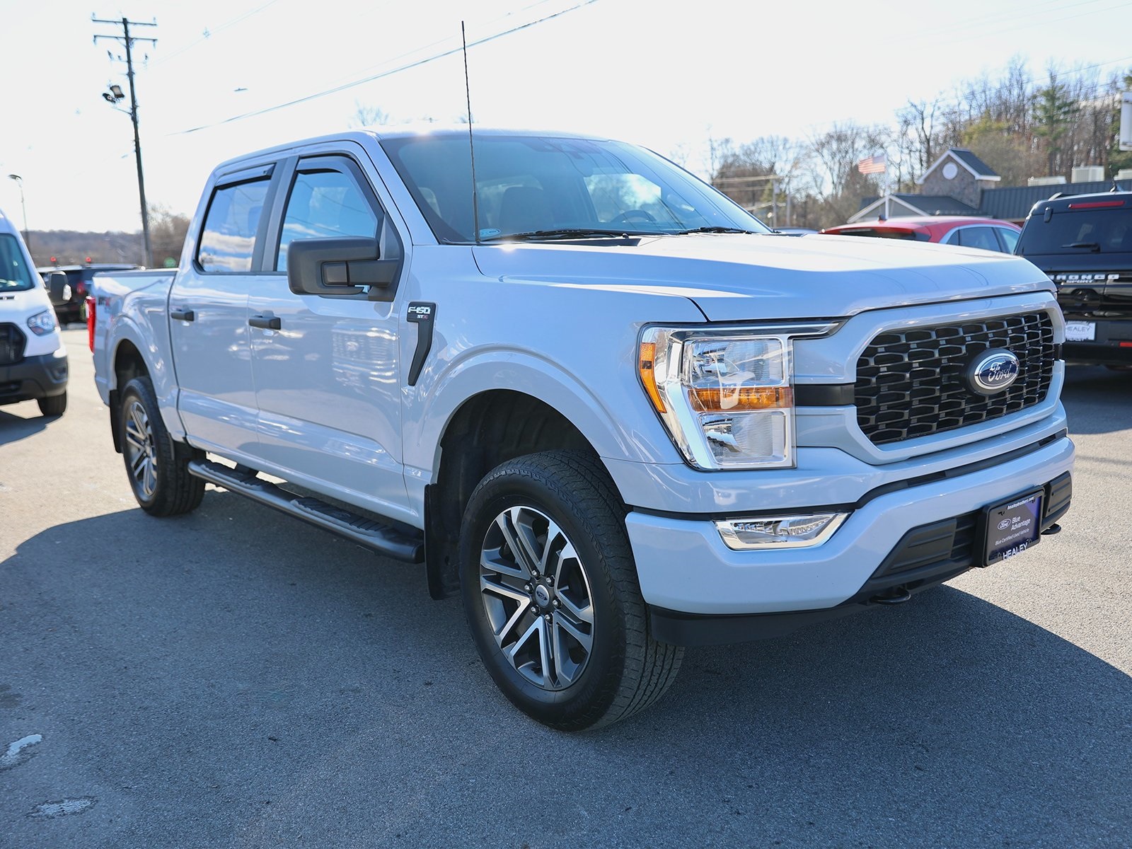 Photo view of 2022 Ford F-150 in White