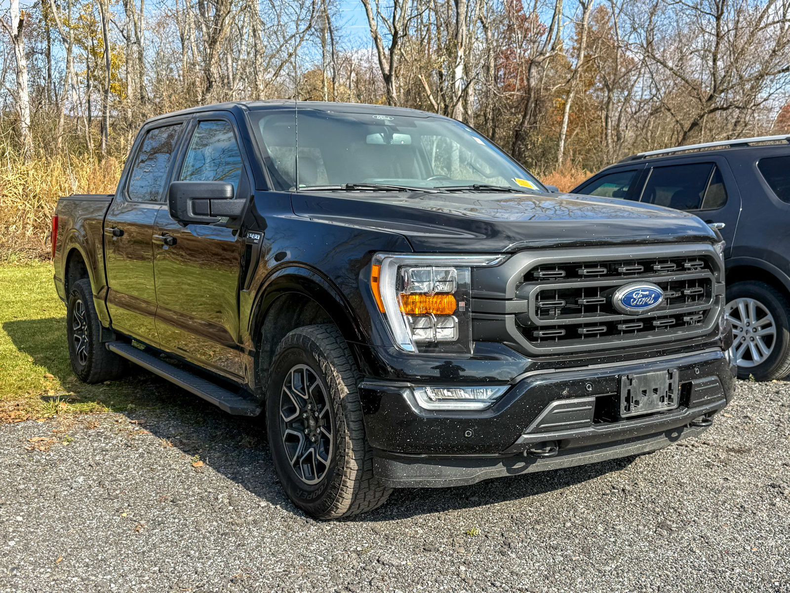 Photo view of 2022 Ford F-150 in Black