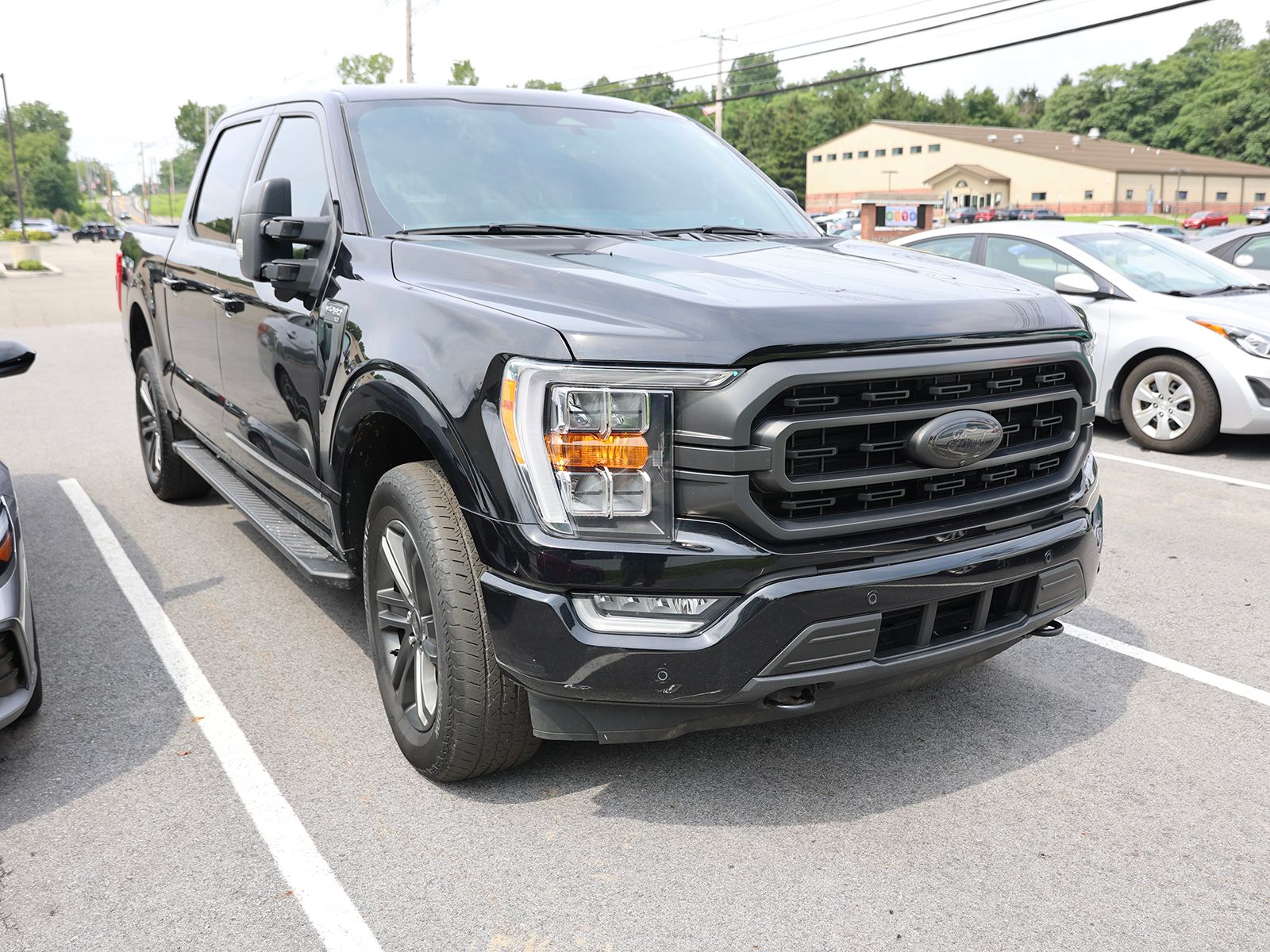 Photo view of 2023 Ford F-150 in Black