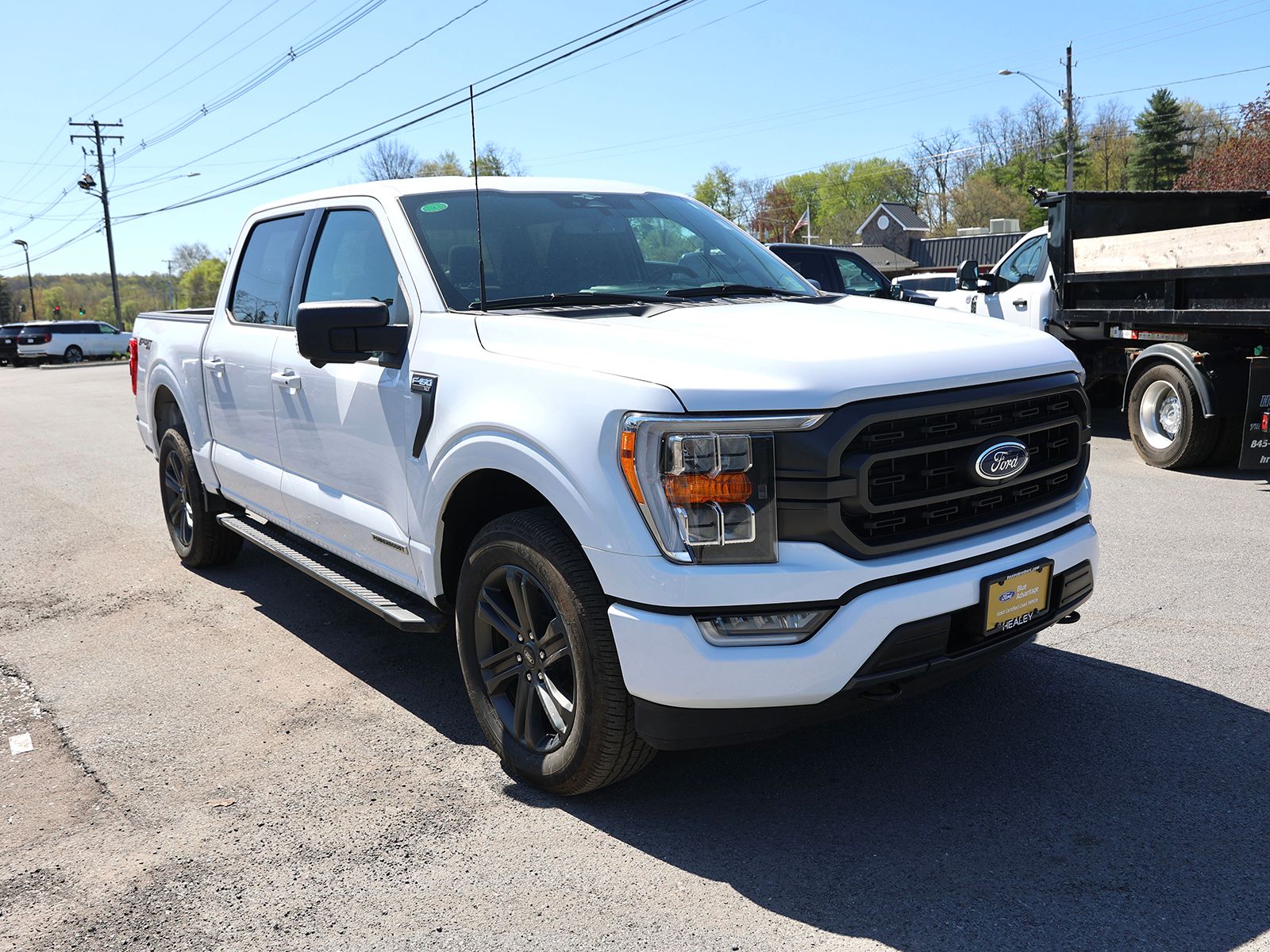 Photo view of 2023 Ford F-150 in White