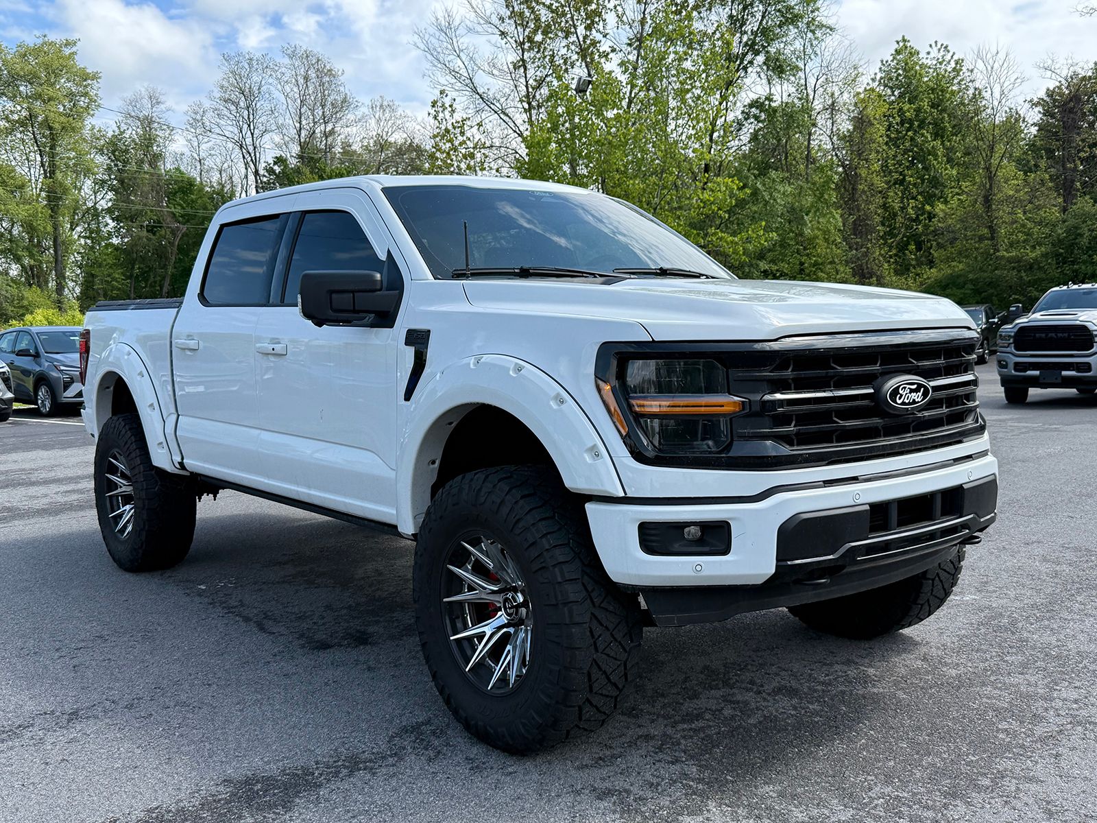 Photo view of 2024 Ford F-150 in White