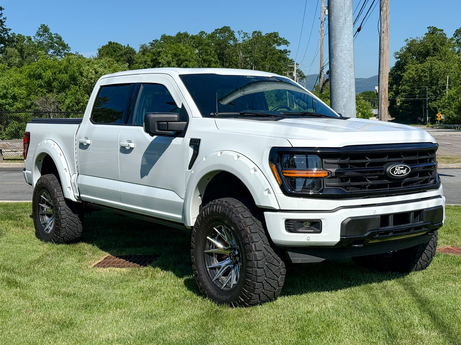 Photo view of 2024 Ford F-150 in White
