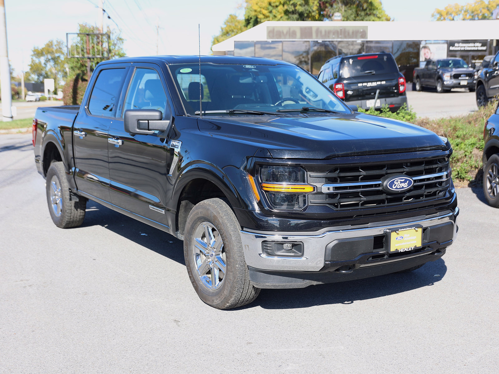 Photo view of 2024 Ford F-150 in Black