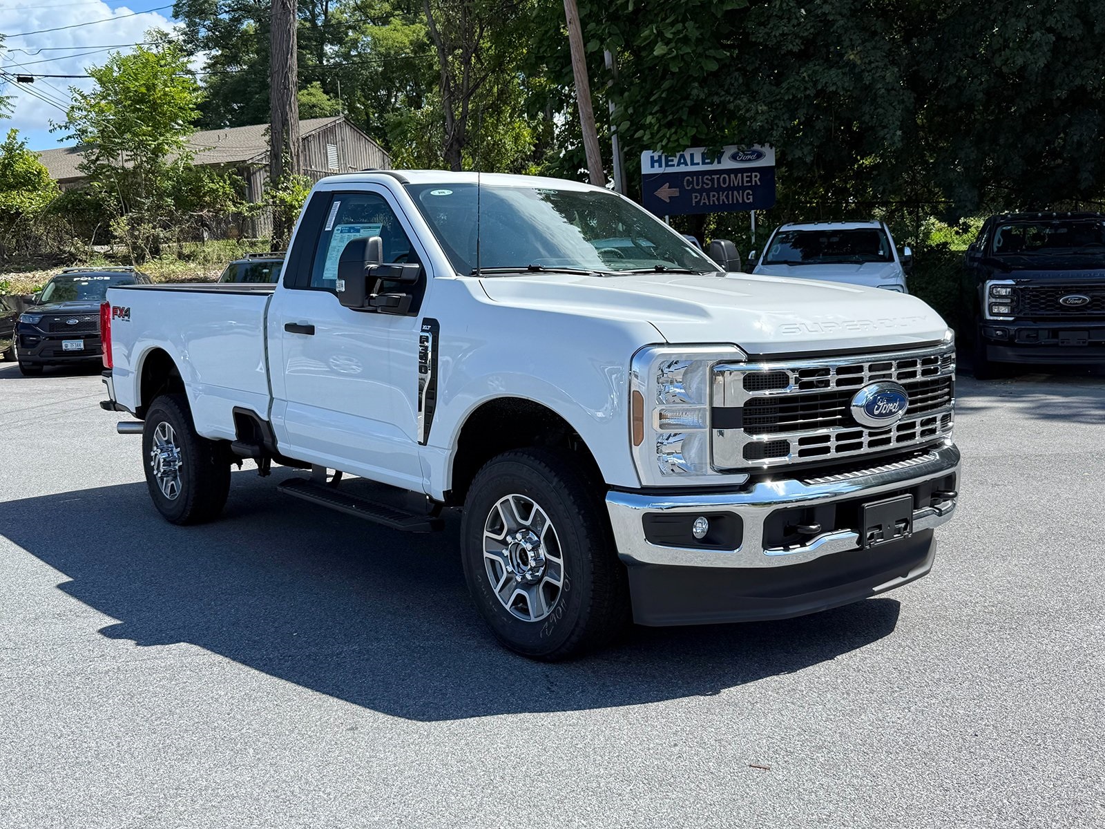 Photo view of 2025 Ford Super Duty in White