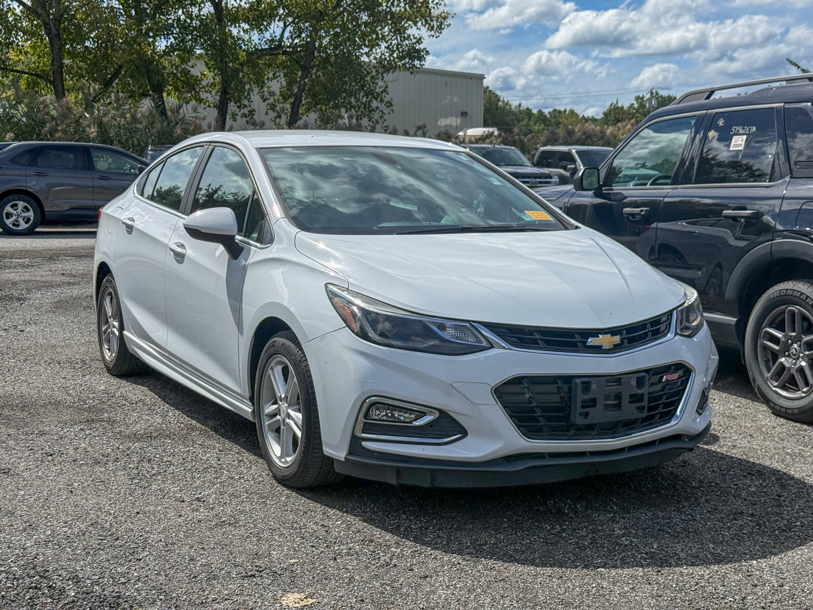 Photo view of 2016 Chevrolet Cruze in White