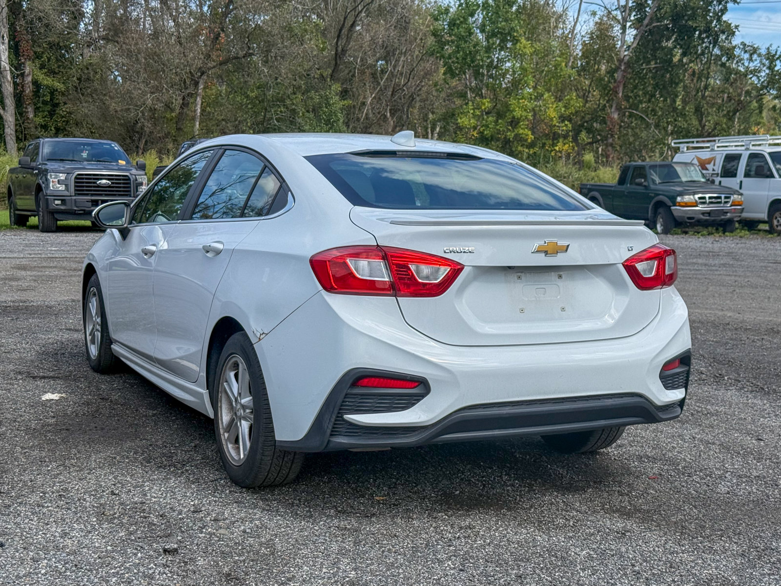 Photo view of 2016 Chevrolet Cruze in White