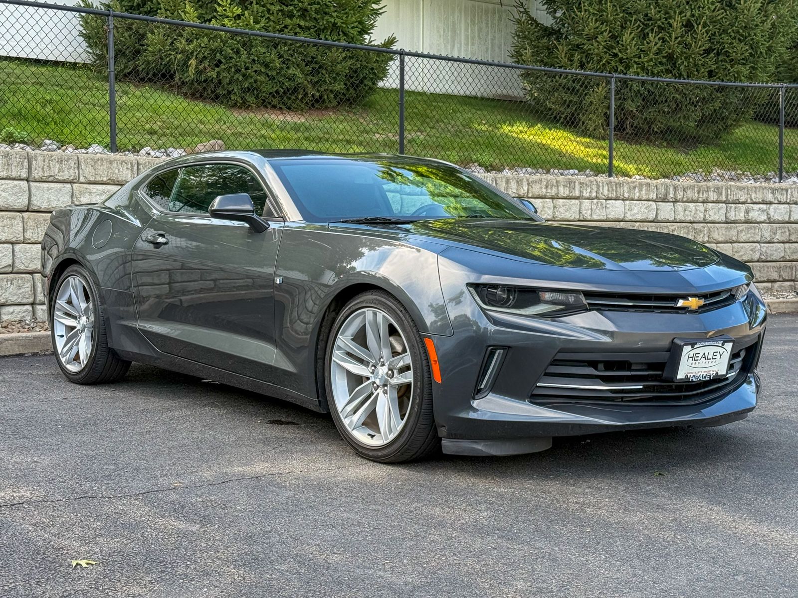 Photo view of 2017 Chevrolet Camaro in Gray