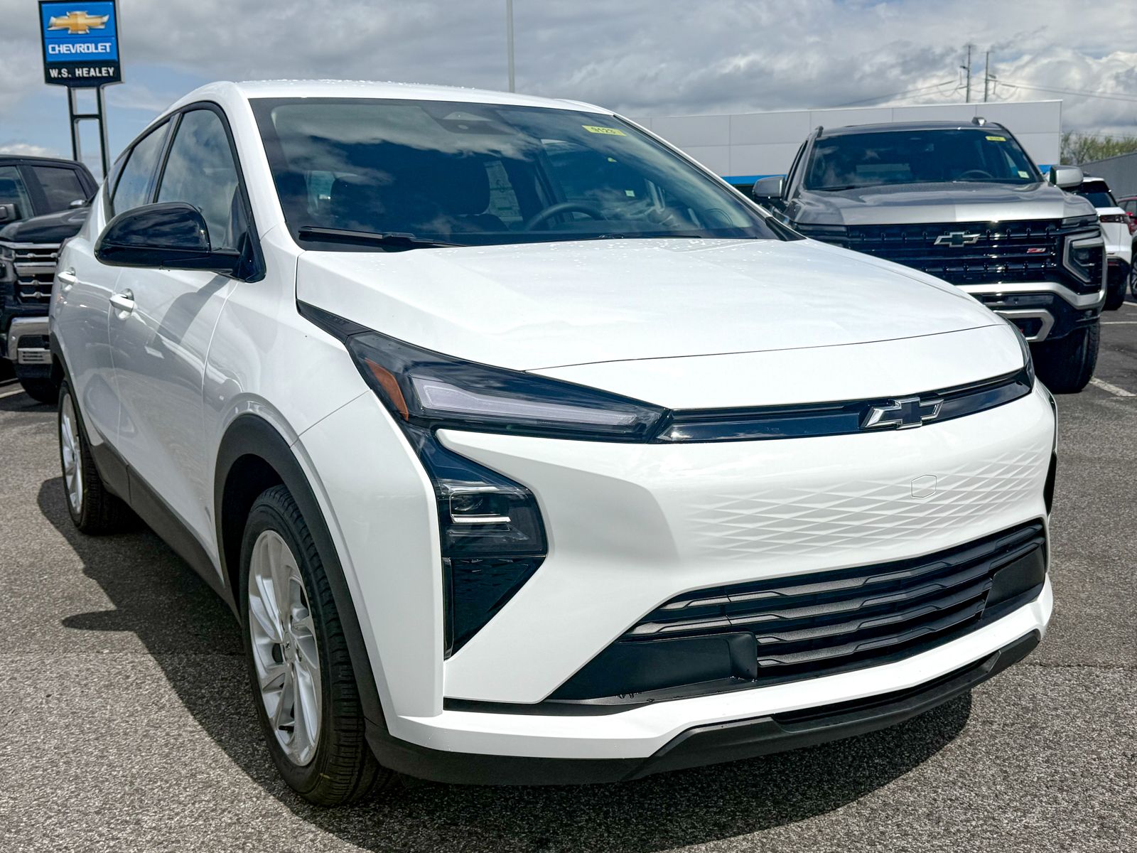 Photo view of 2027 Chevrolet Bolt in White