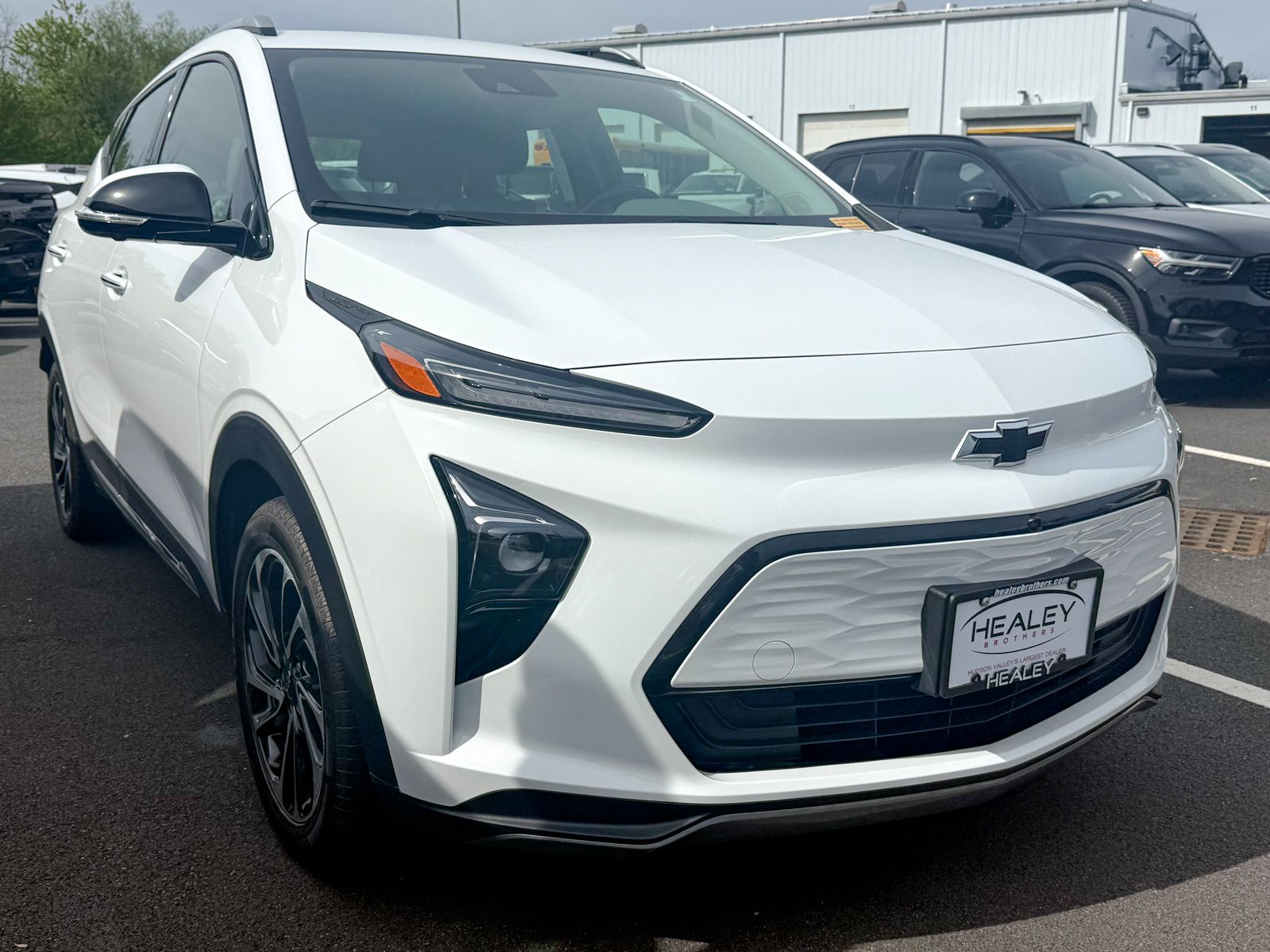 Photo view of 2023 Chevrolet Bolt EUV in White