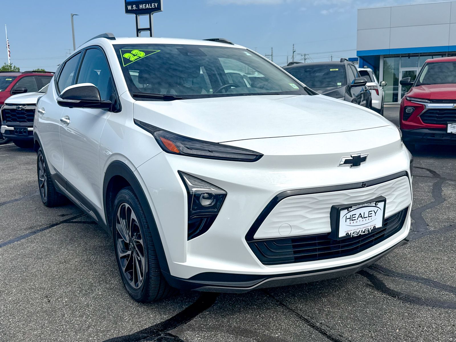 Photo view of 2023 Chevrolet Bolt EUV in White