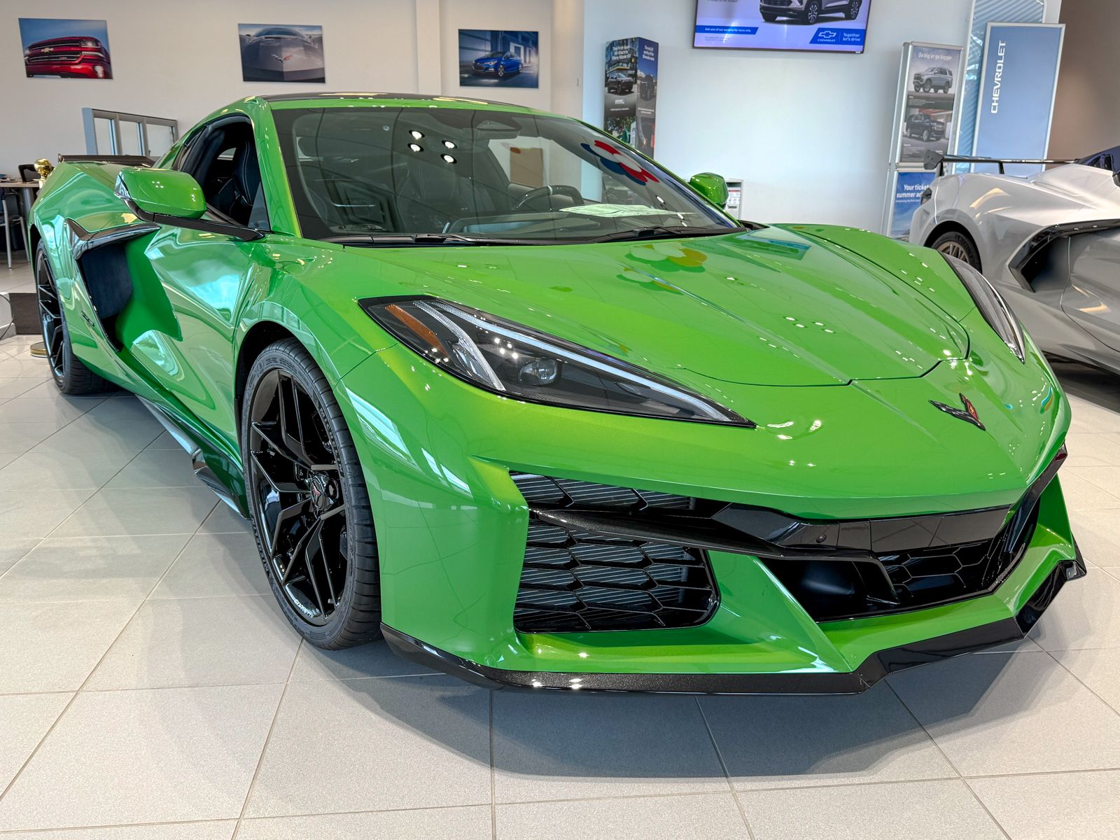 Photo view of 2026 Chevrolet Corvette Z06 in Green