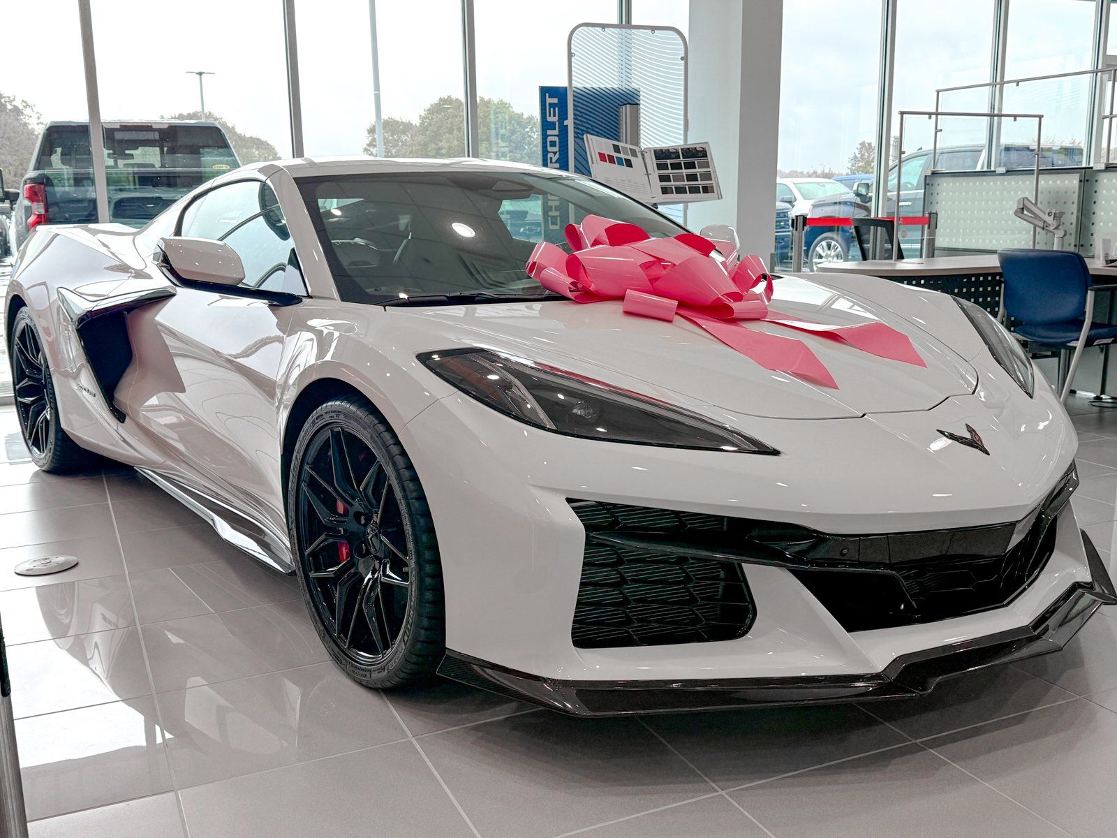 Photo view of 2025 Chevrolet Corvette in White