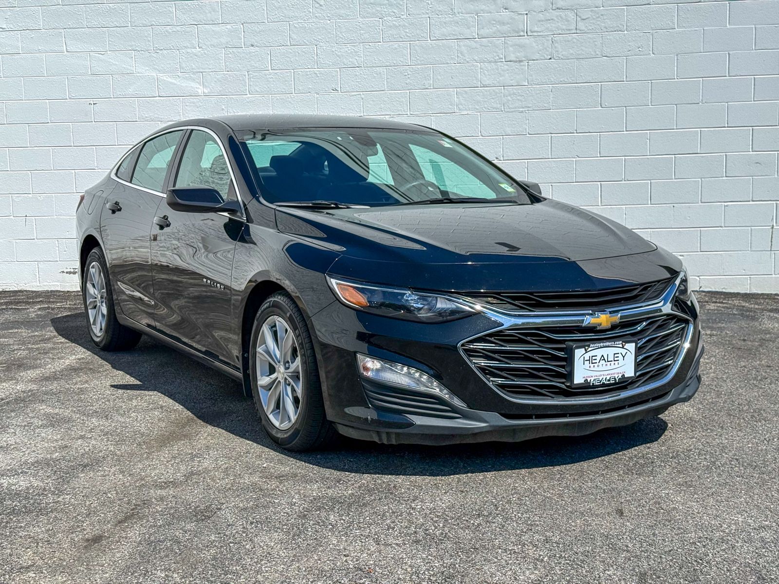 Photo view of 2021 Chevrolet Malibu in Black