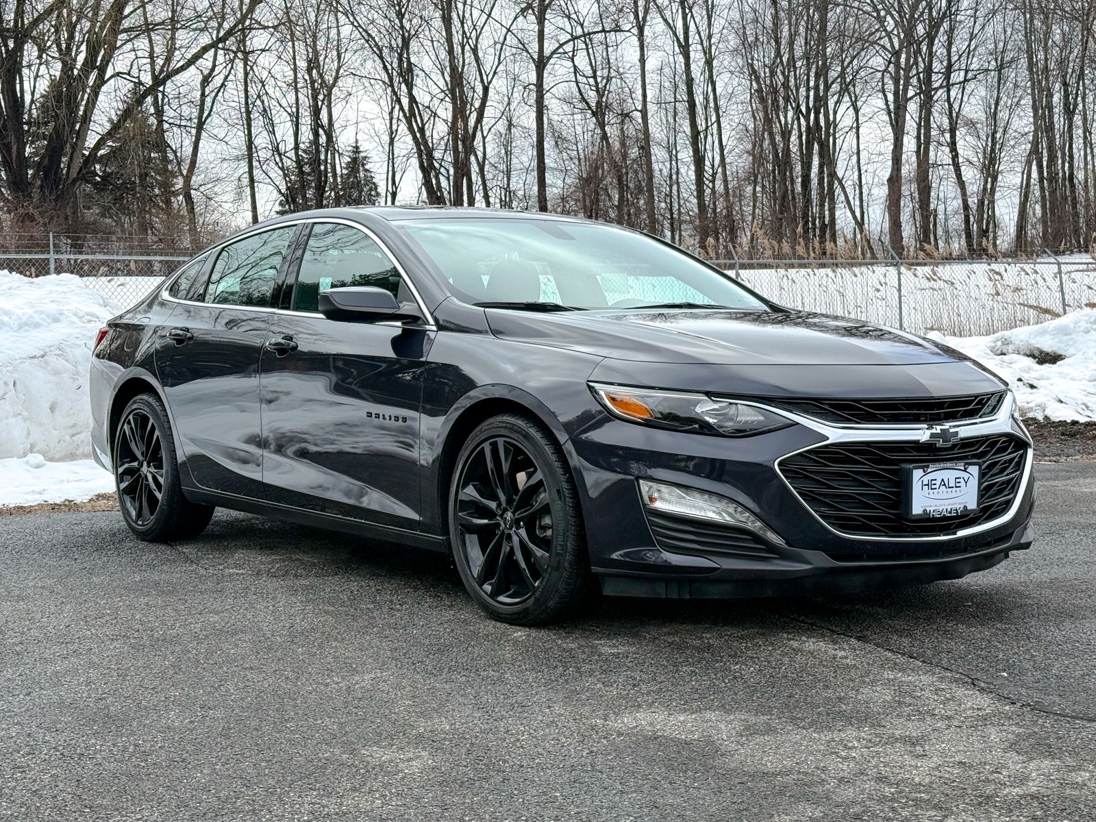 Photo view of 2022 Chevrolet Malibu in Black
