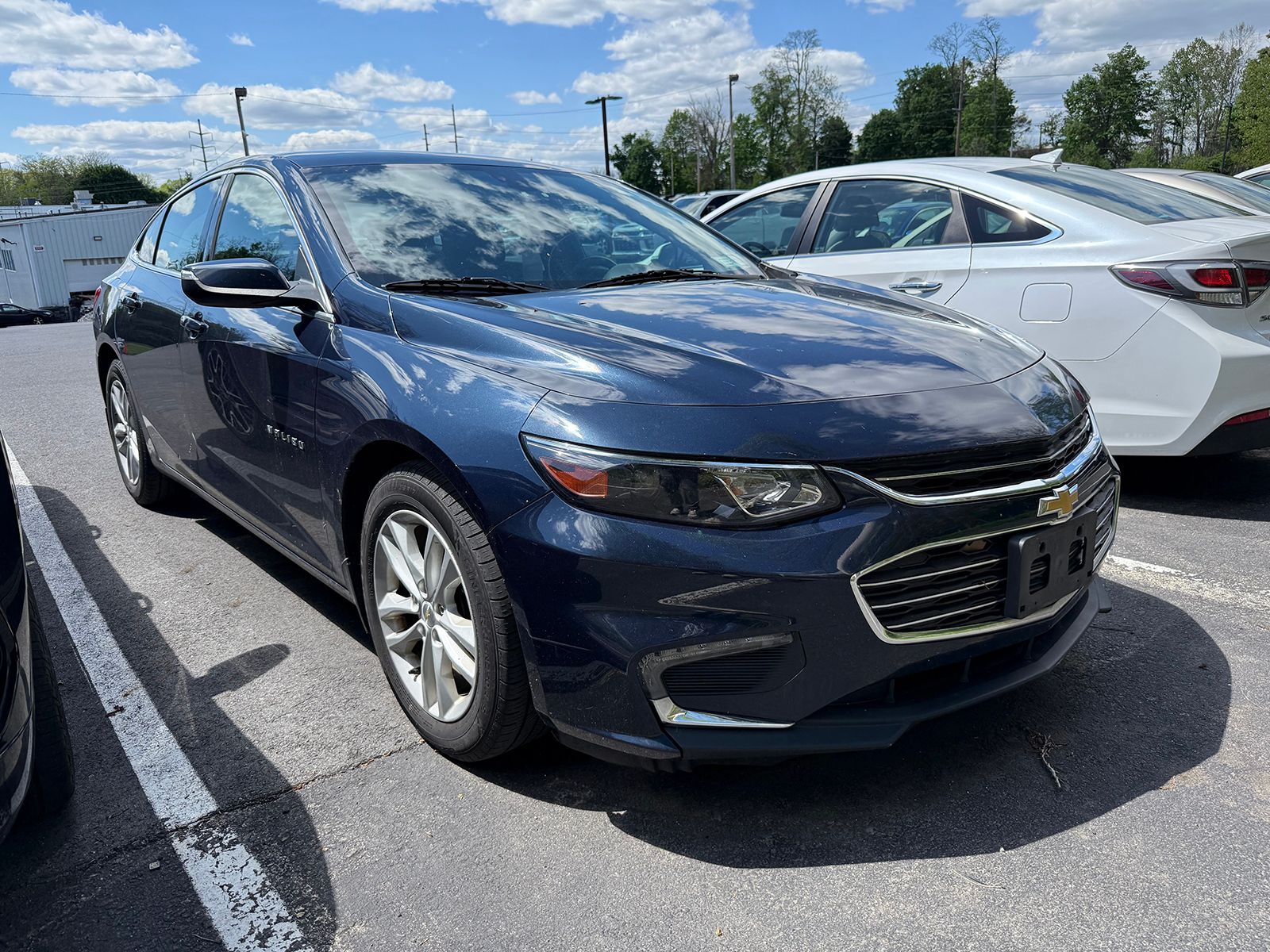 Photo view of 2017 Chevrolet Malibu in Blue