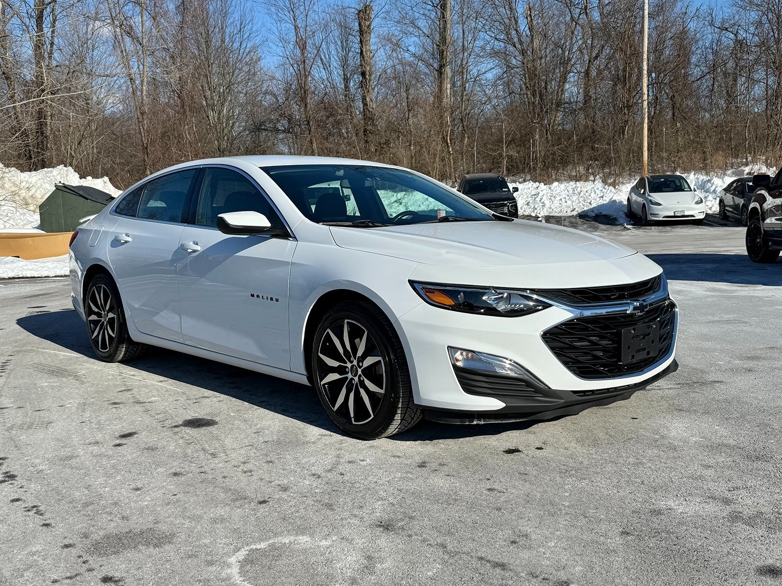Photo view of 2021 Chevrolet Malibu in White