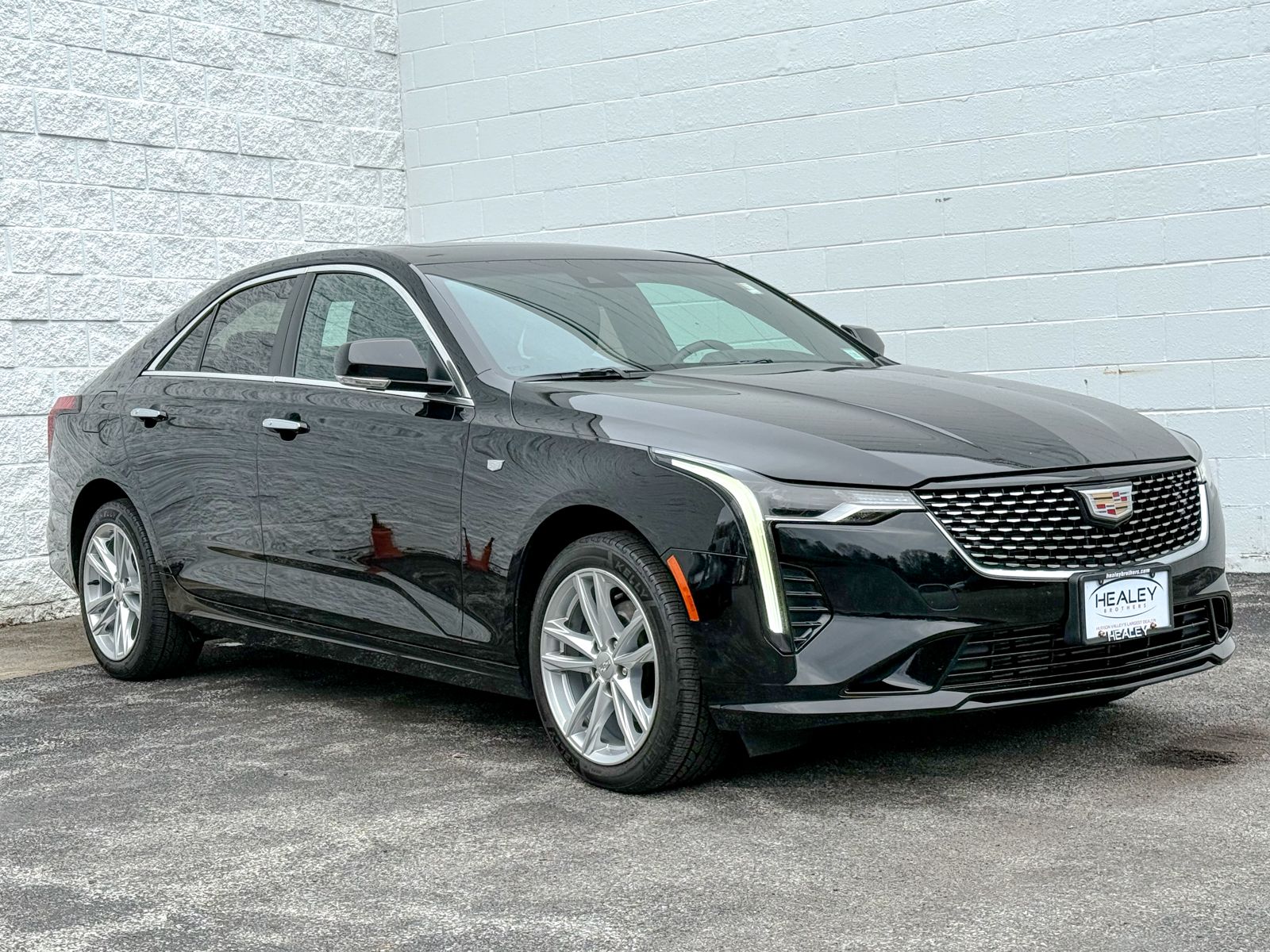 Photo view of 2022 Cadillac CT4 in Black