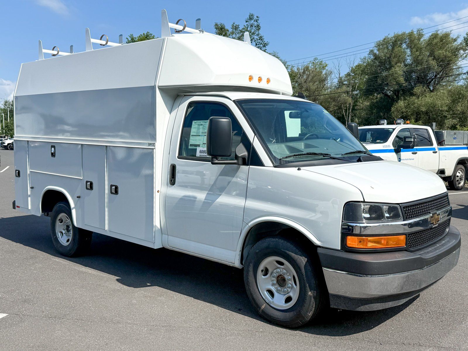 Photo view of 2025 Chevrolet Express Commercial Cutaway in White
