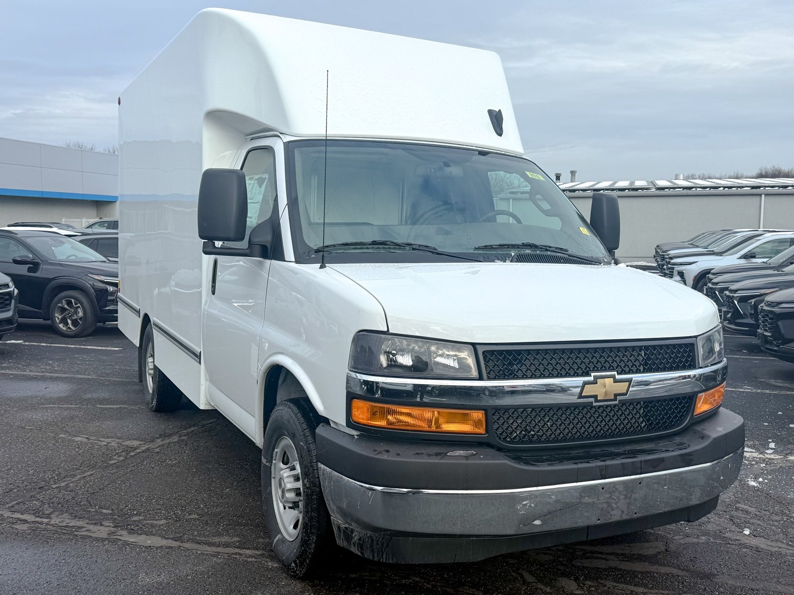 Photo view of 2025 Chevrolet Express Commercial Cutaway in White