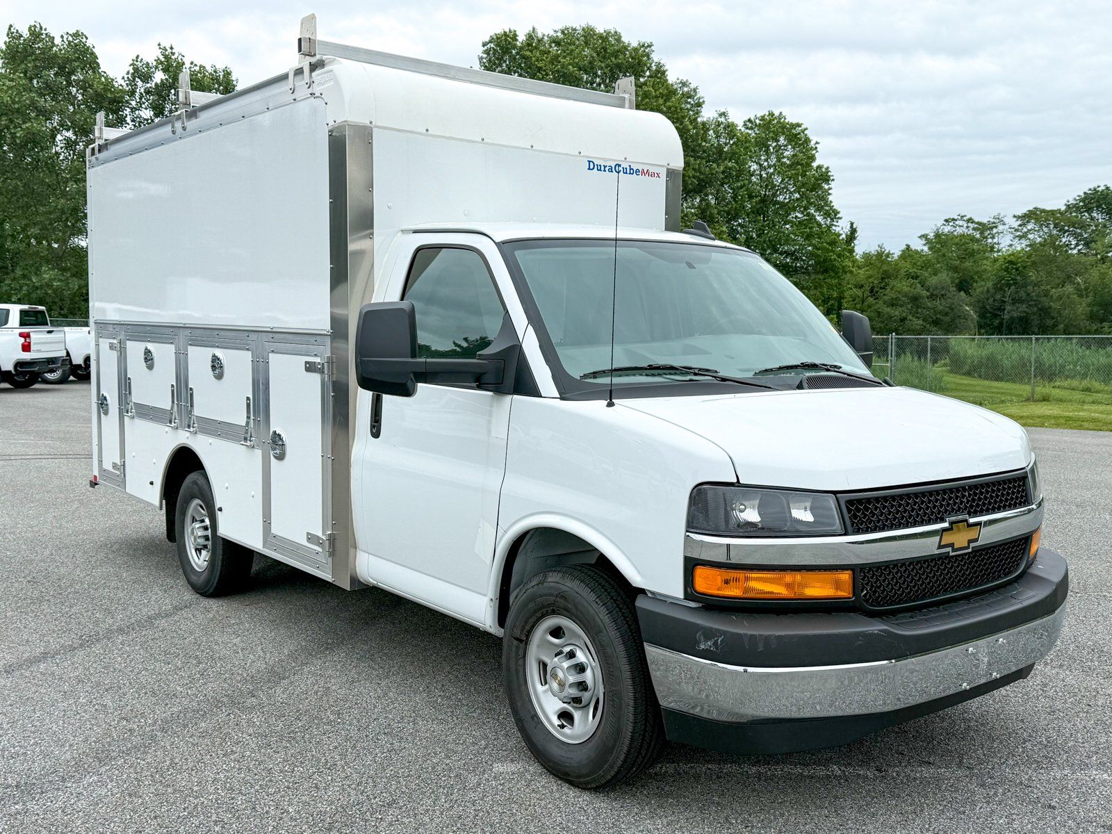 Photo view of 2025 Chevrolet Express Commercial Cutaway in White