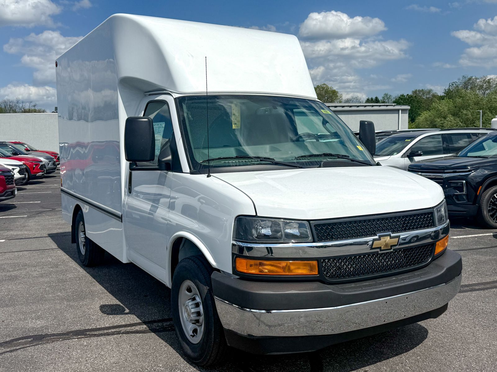 Photo view of 2026 Chevrolet Express Commercial Cutaway in White
