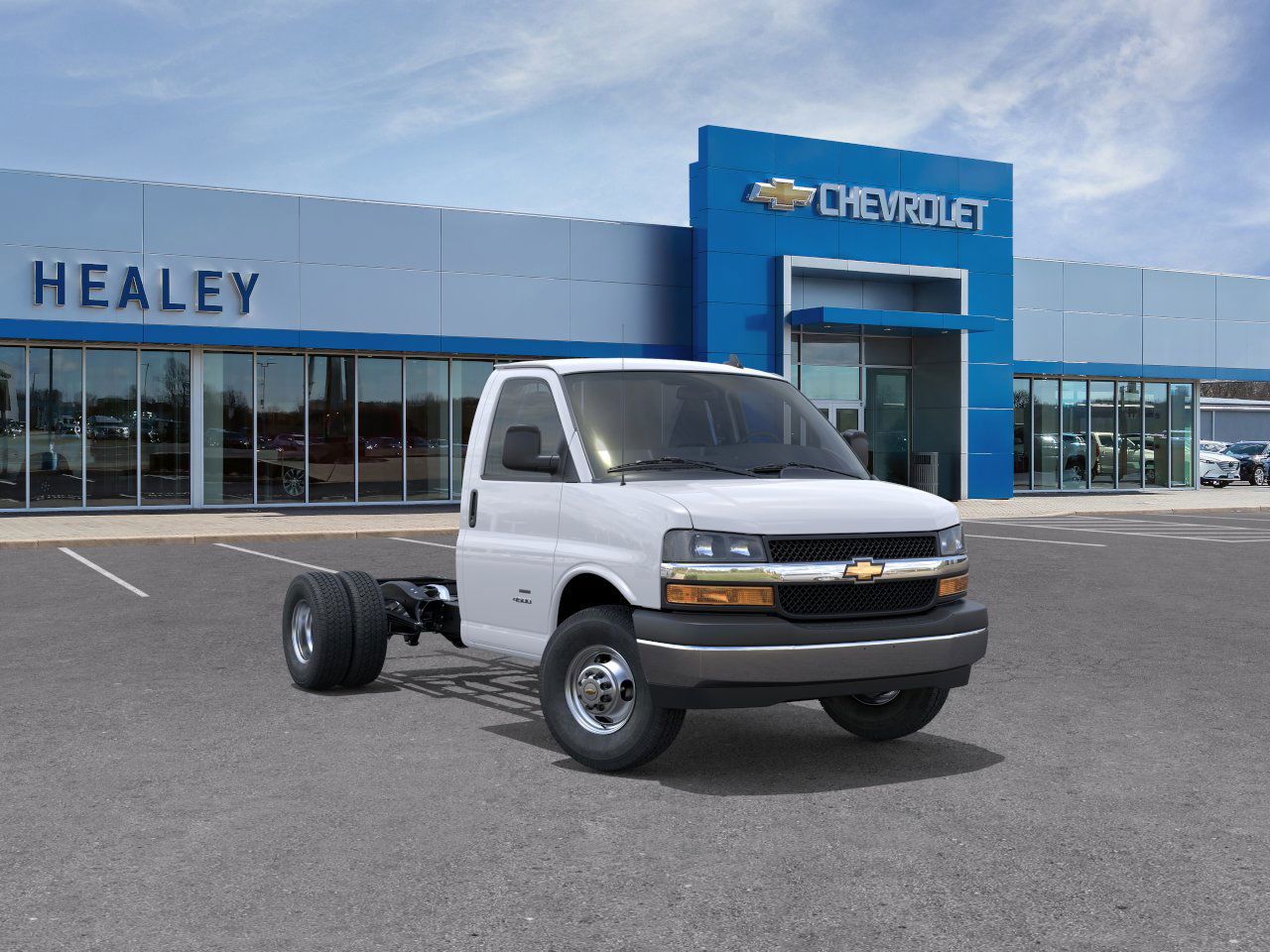 Photo view of 2025 Chevrolet Express Commercial Cutaway in White