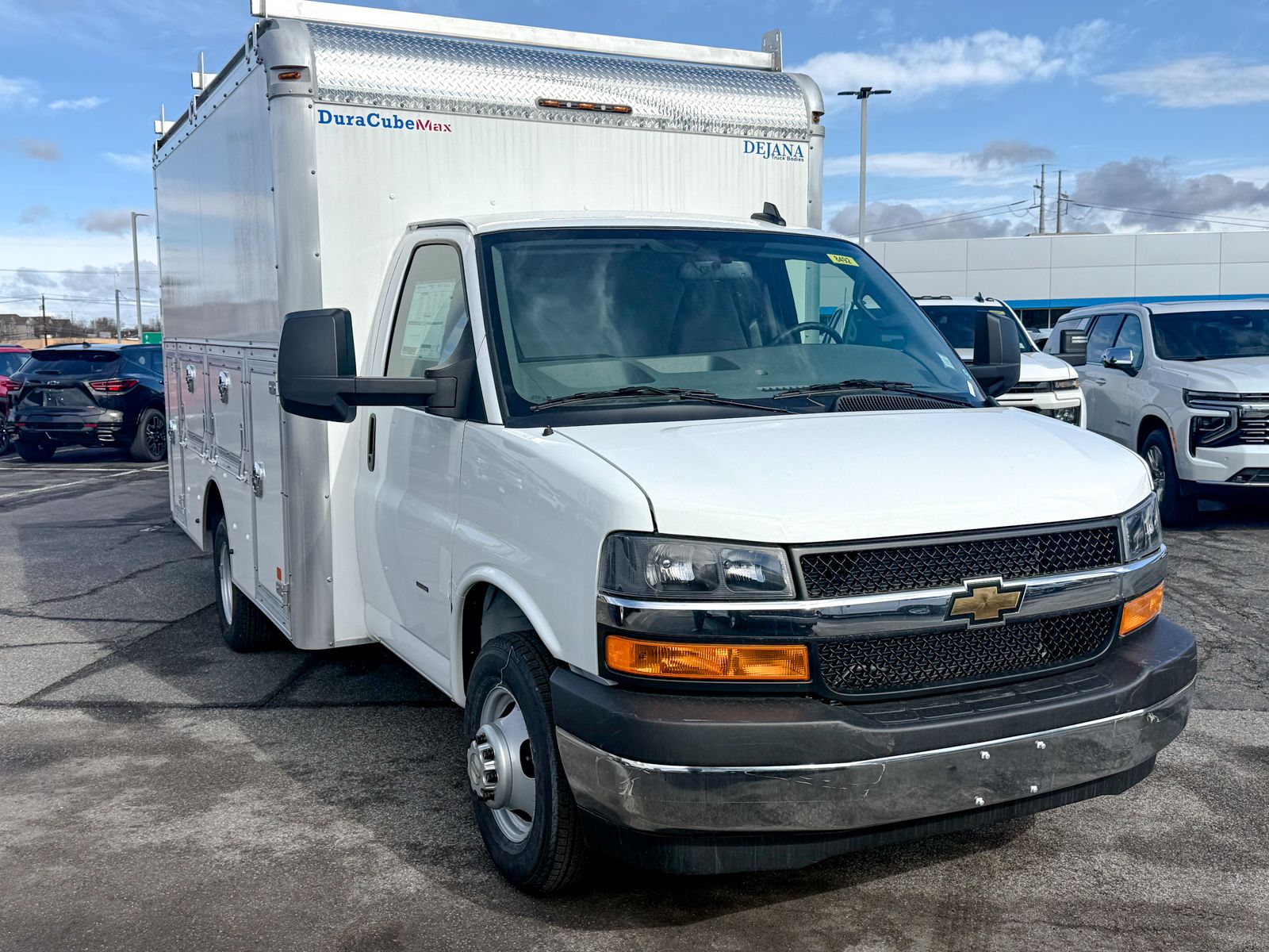 Photo view of 2025 Chevrolet Express Commercial Cutaway in White
