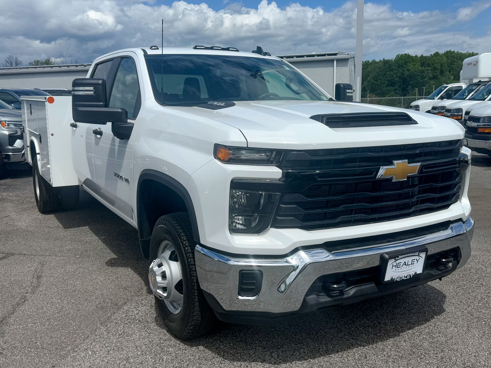 Photo view of 2025 Chevrolet Silverado 3500HD CC in White