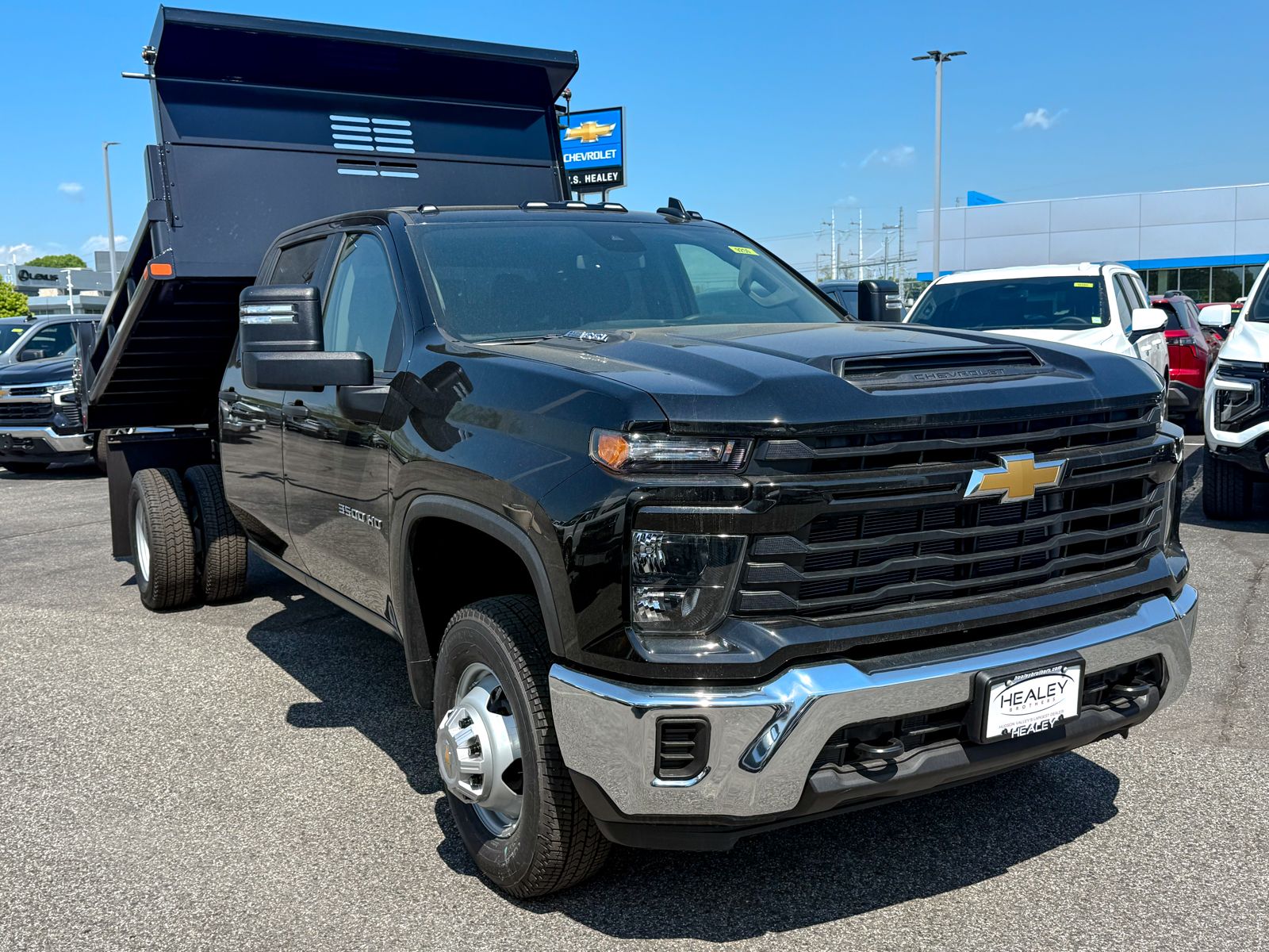 Photo view of 2026 Chevrolet Silverado 3500HD CC in Black