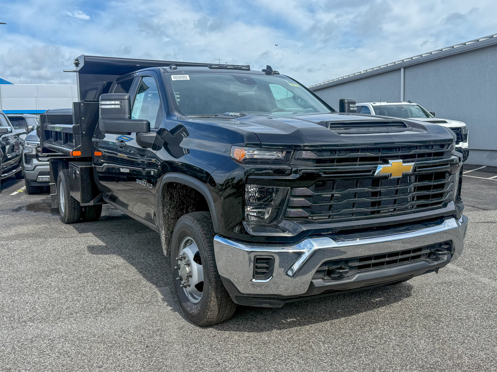 Photo view of 2026 Chevrolet Silverado 3500HD CC in Black
