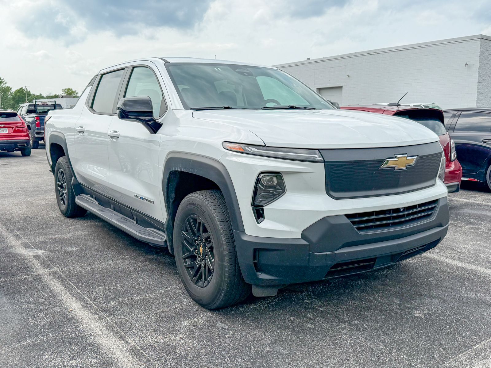 Photo view of 2024 Chevrolet Silverado EV in White