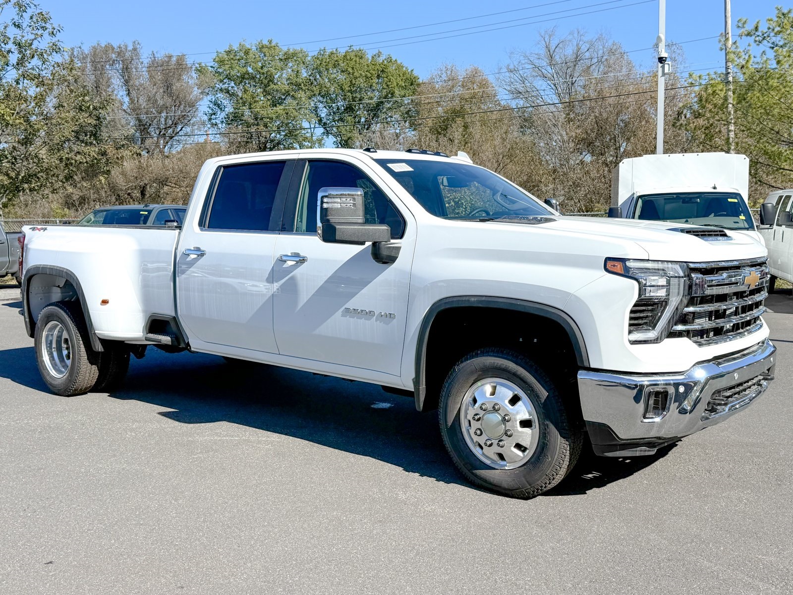 Photo view of 2026 Chevrolet Silverado 3500HD in White